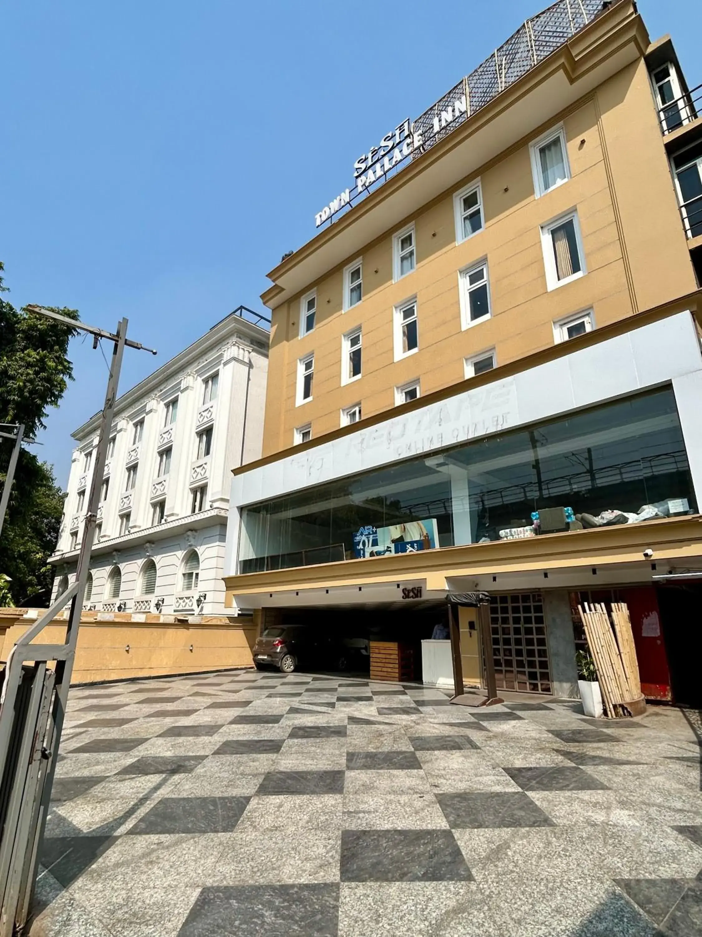 Property building in Town Pallace Inn - Hotel in New Delhi Property building in Town Pallace Inn - Hotel in New Delhi