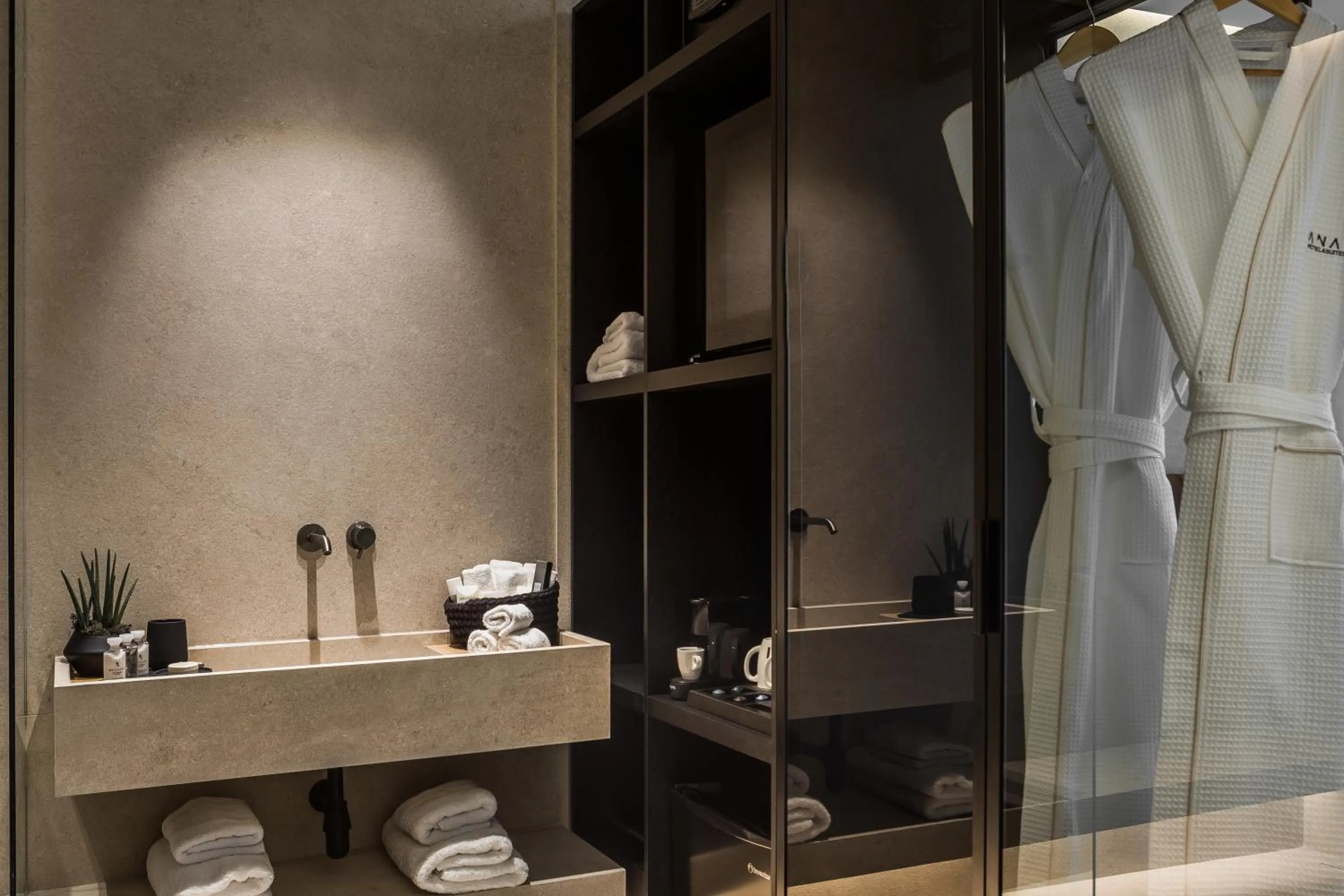 Bathroom in Canale Hotel & Suites