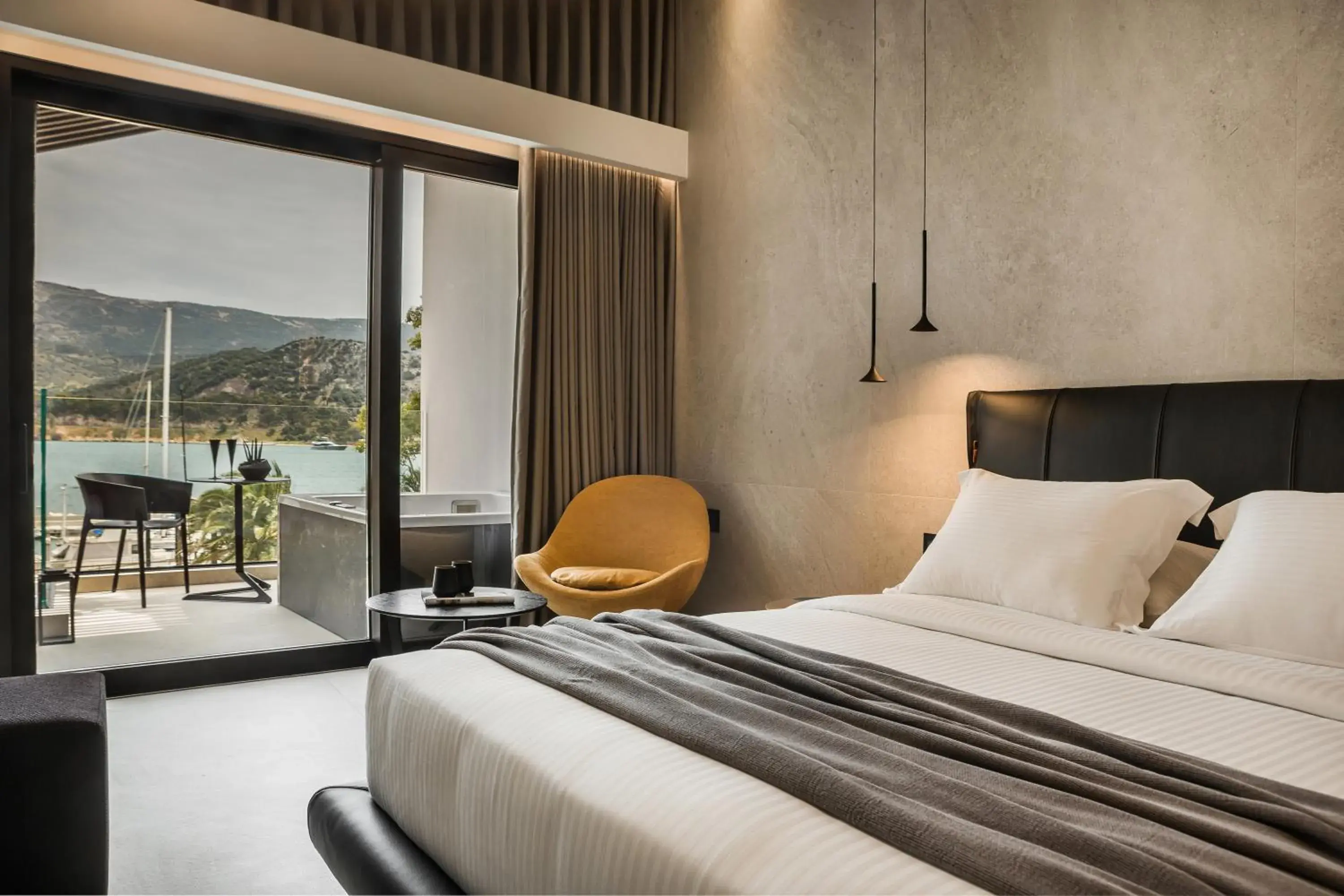 Hot Tub, Bed in Canale Hotel & Suites Hot Tub, Bed in Canale Hotel & Suites