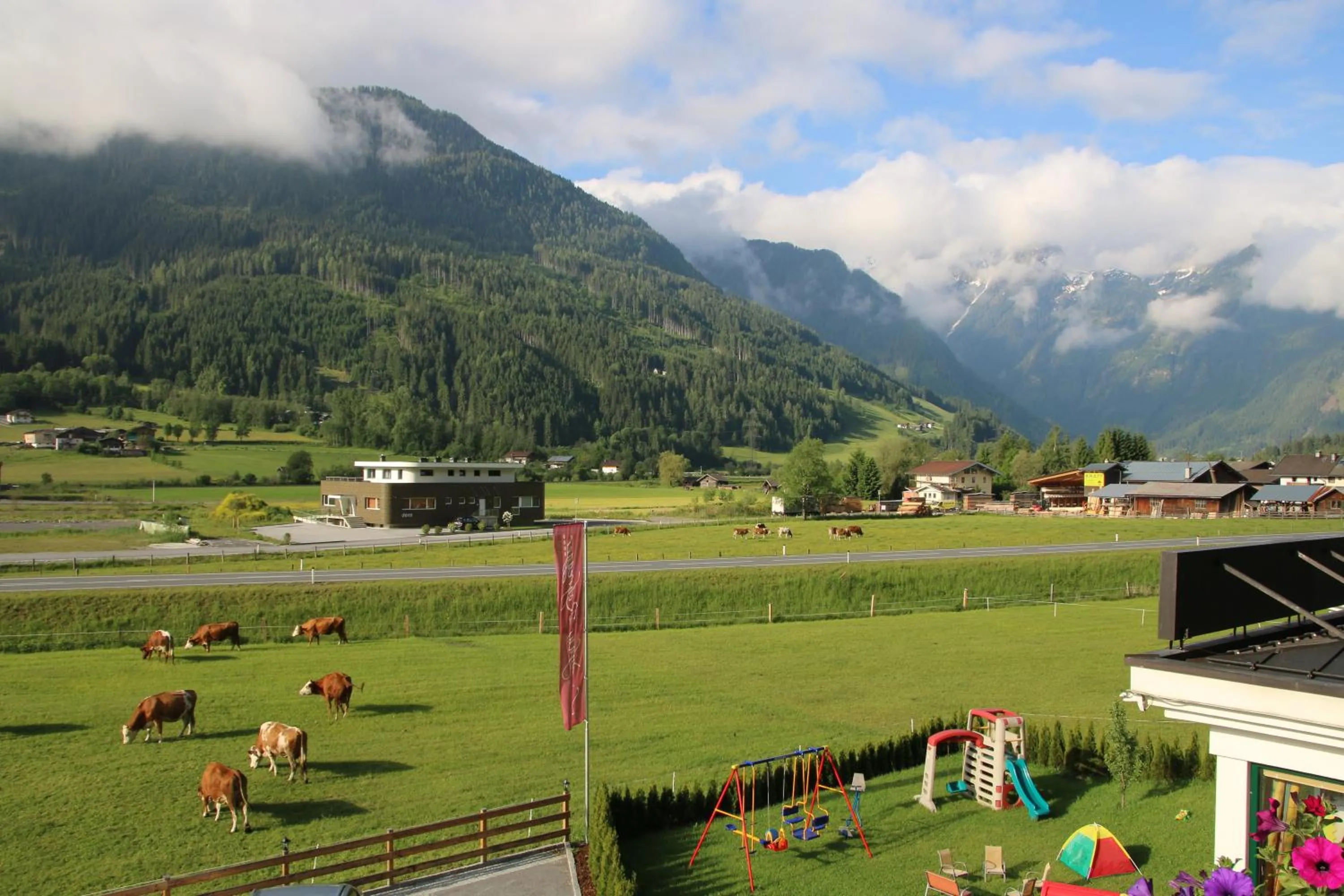 Garden view in Landhaus Rohregger