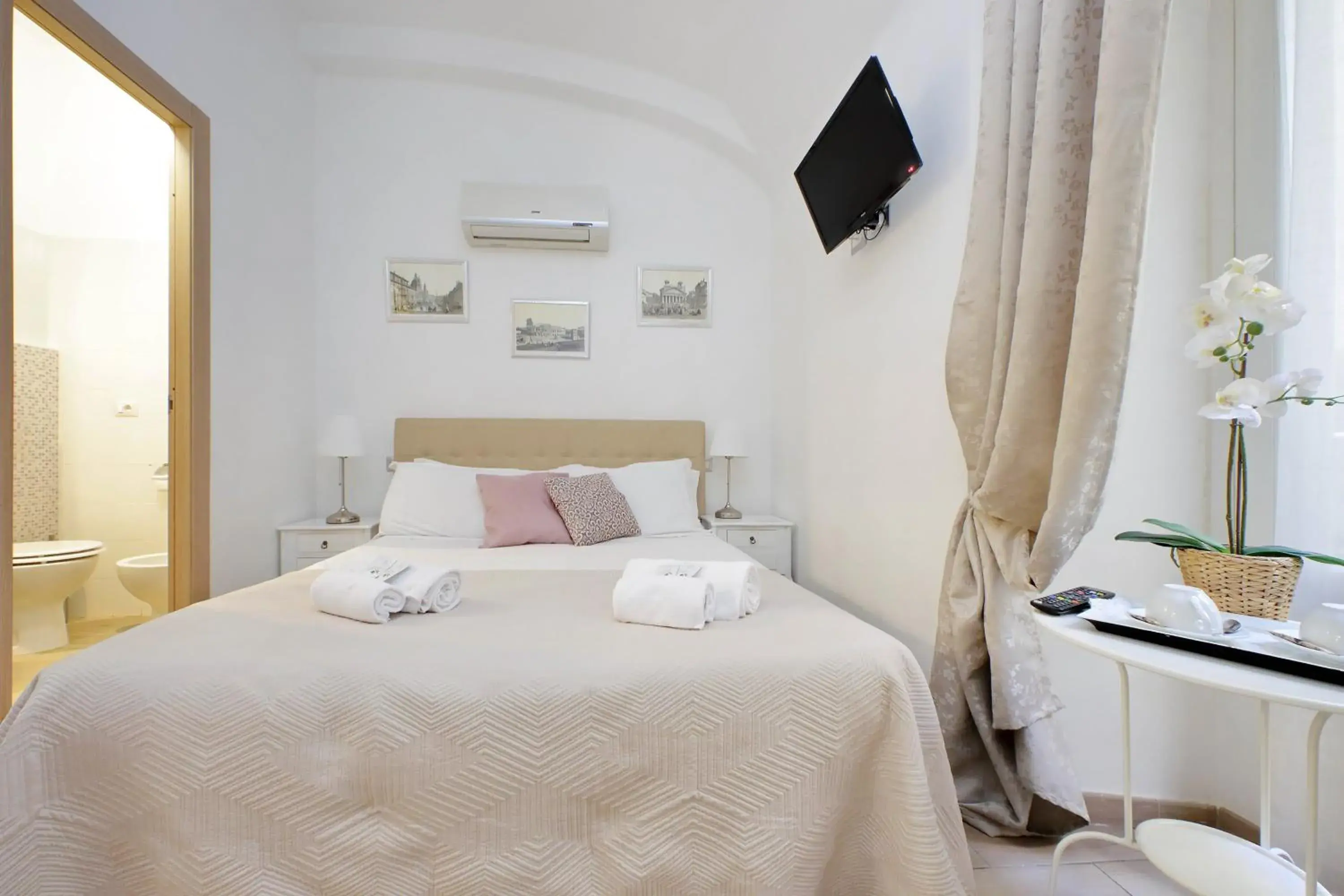 Bed in Dream City Rome Bed in Dream City Rome