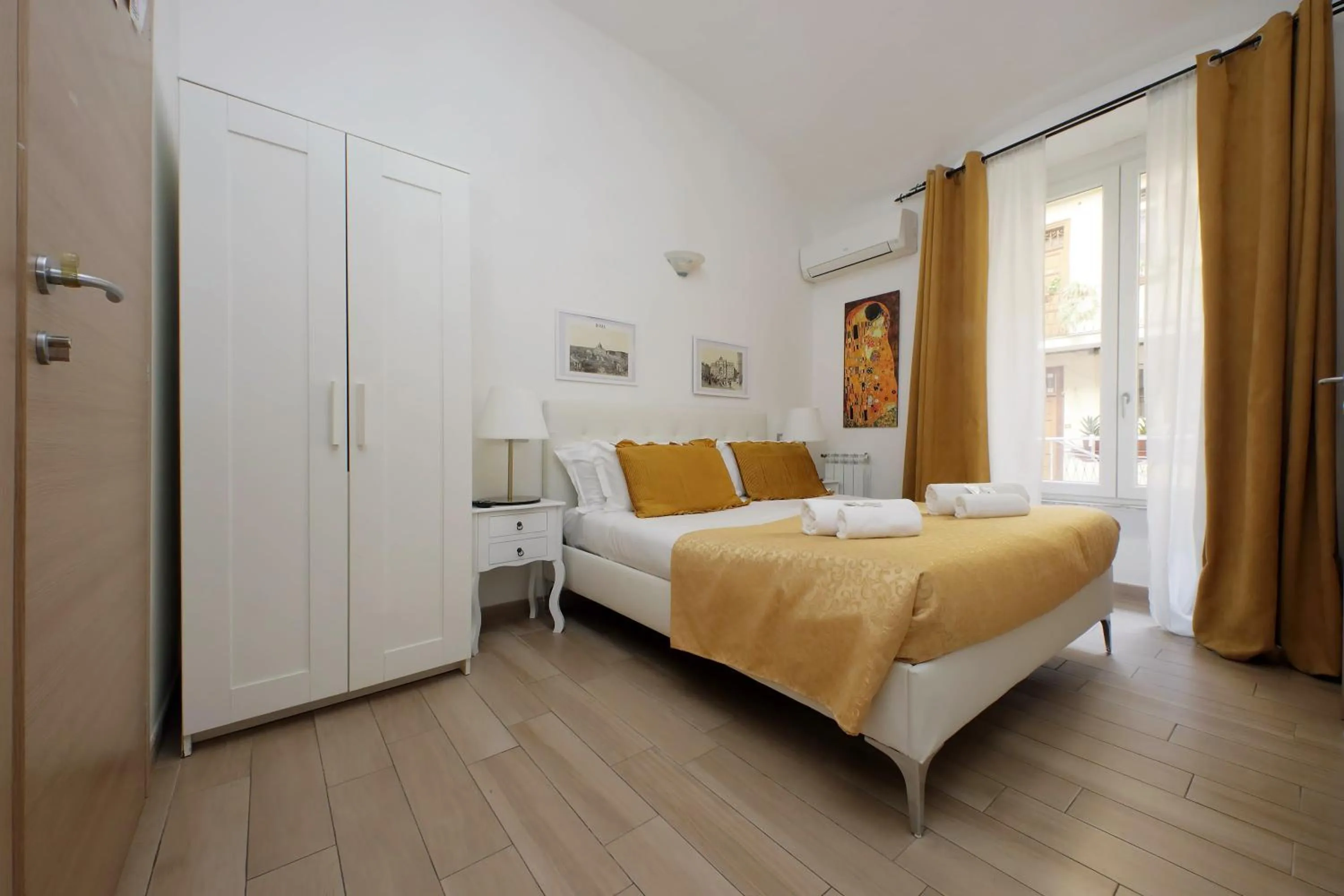 Bed in Dream City Rome