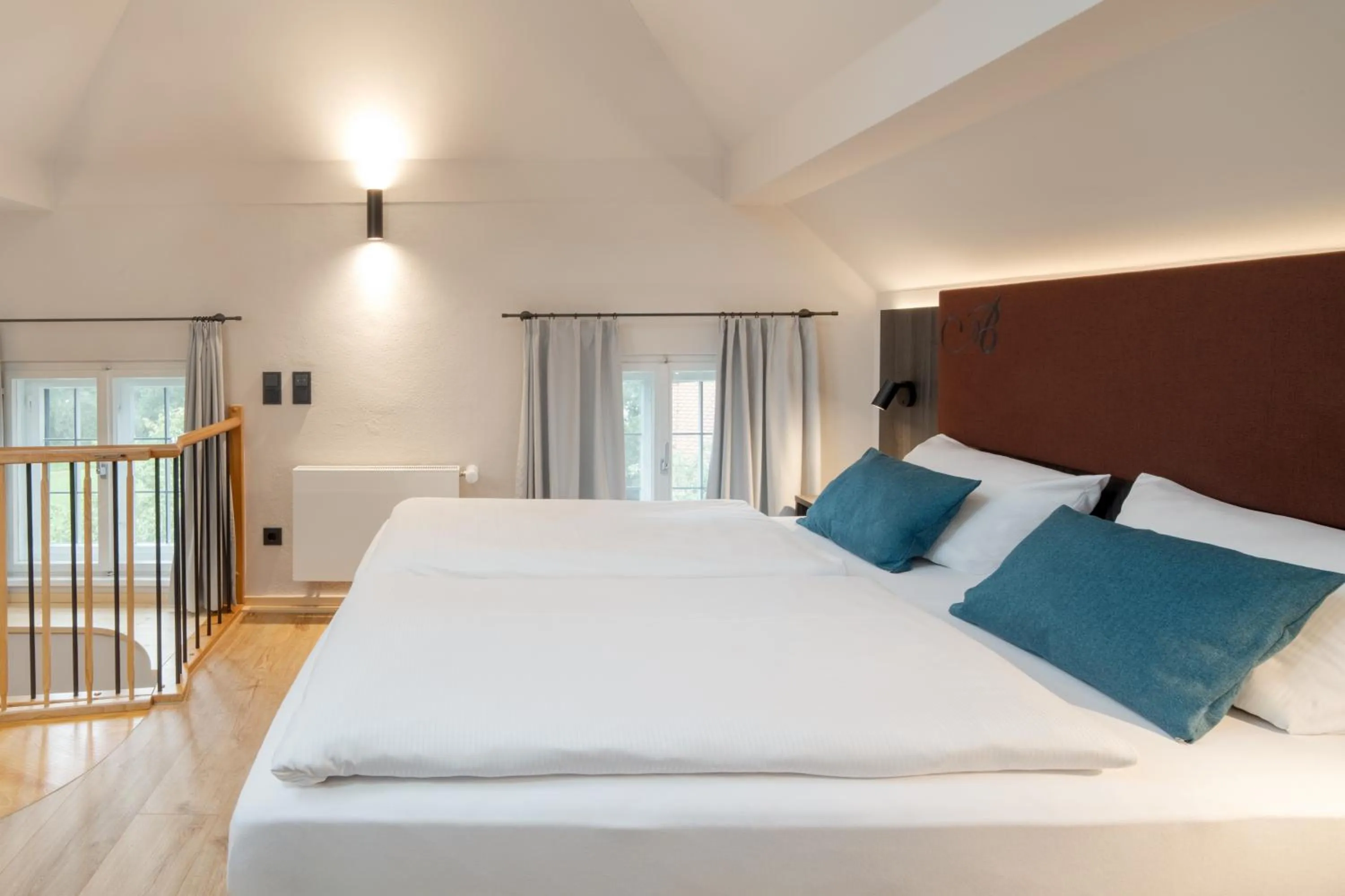 Bedroom, Bed in Hotel Aiterbach am Chiemsee