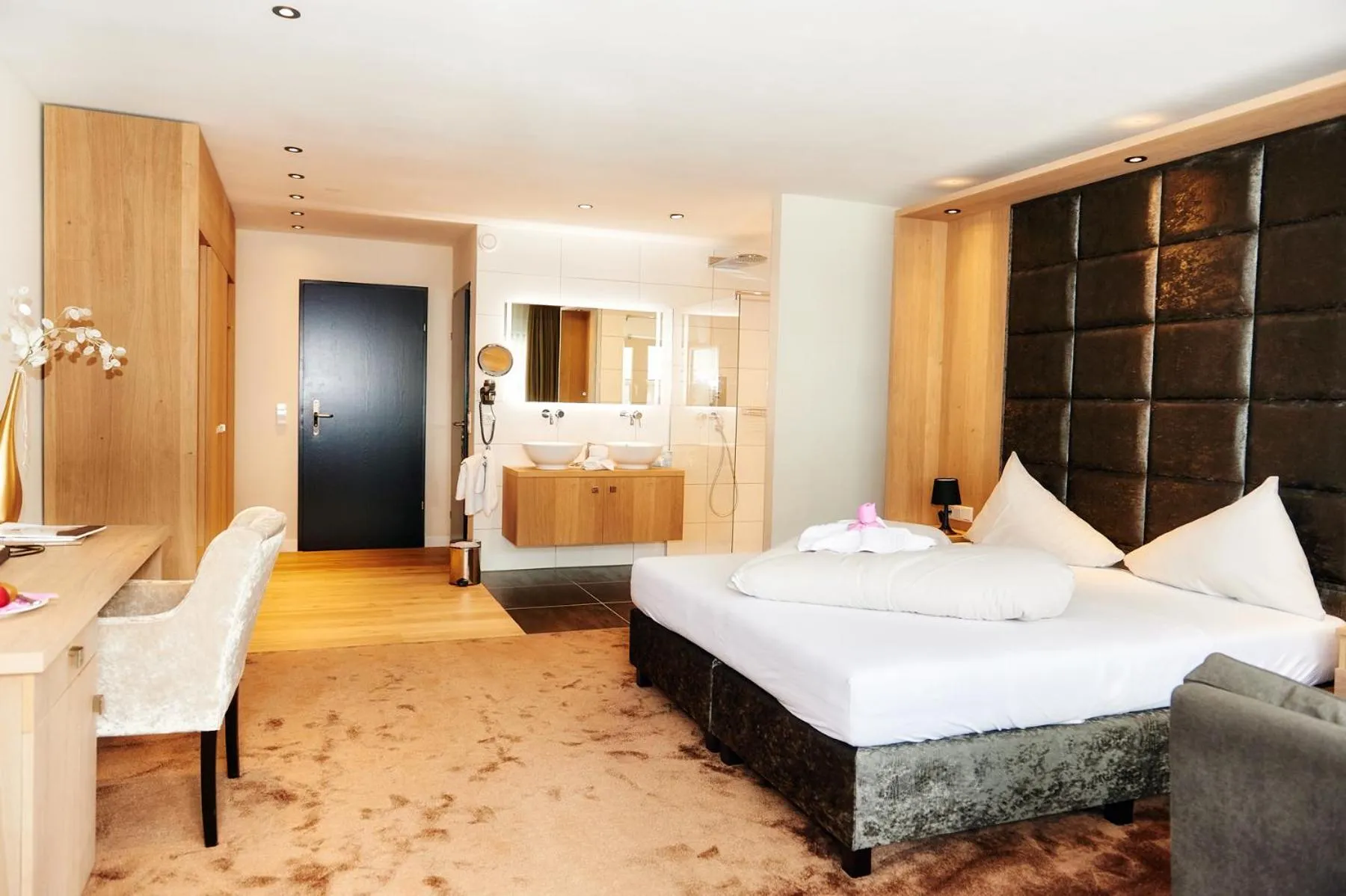 Photo of the whole room, Bed in Alpenlove - Adult SPA Hotel