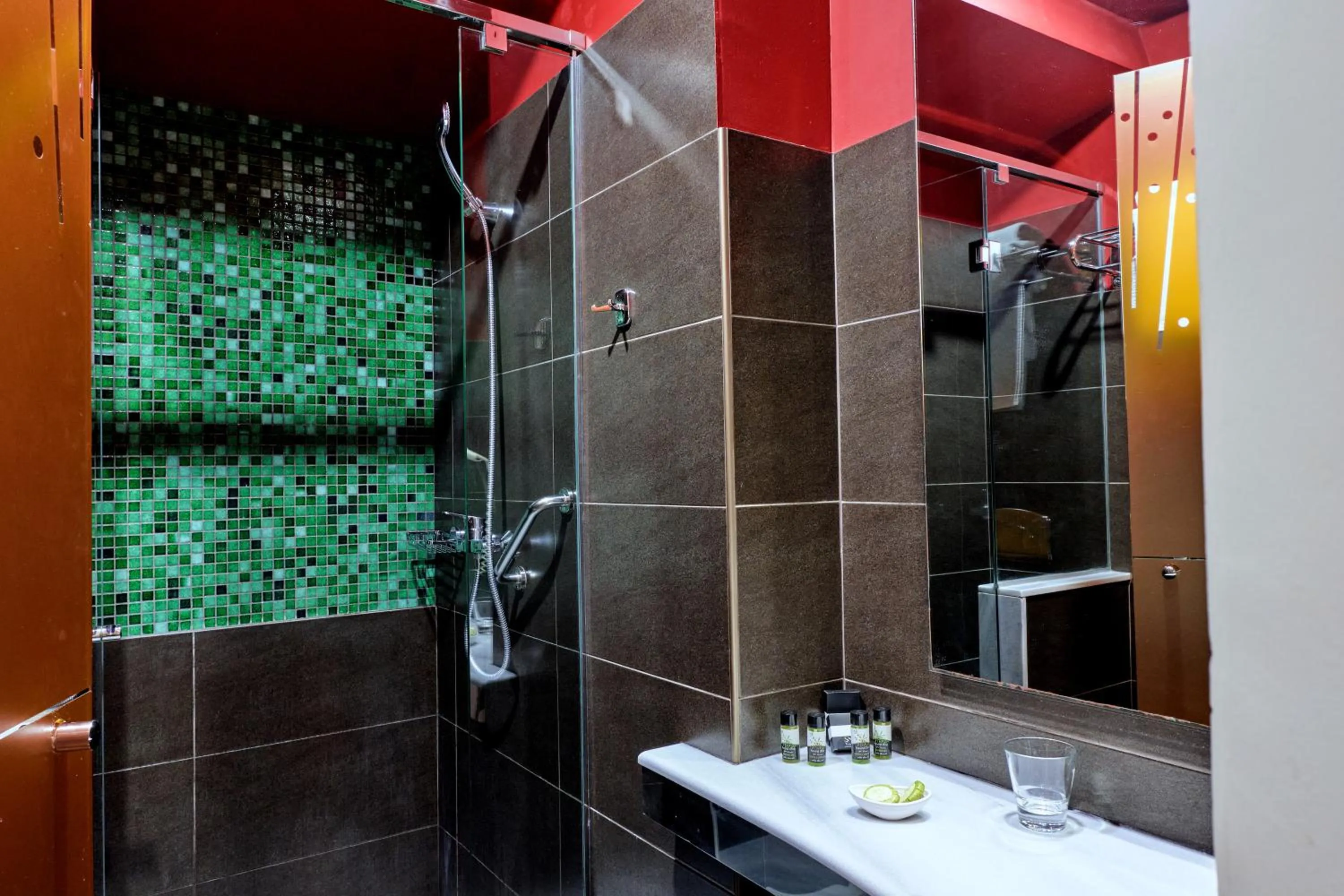 Shower in Lato Annex Boutique Rooms
