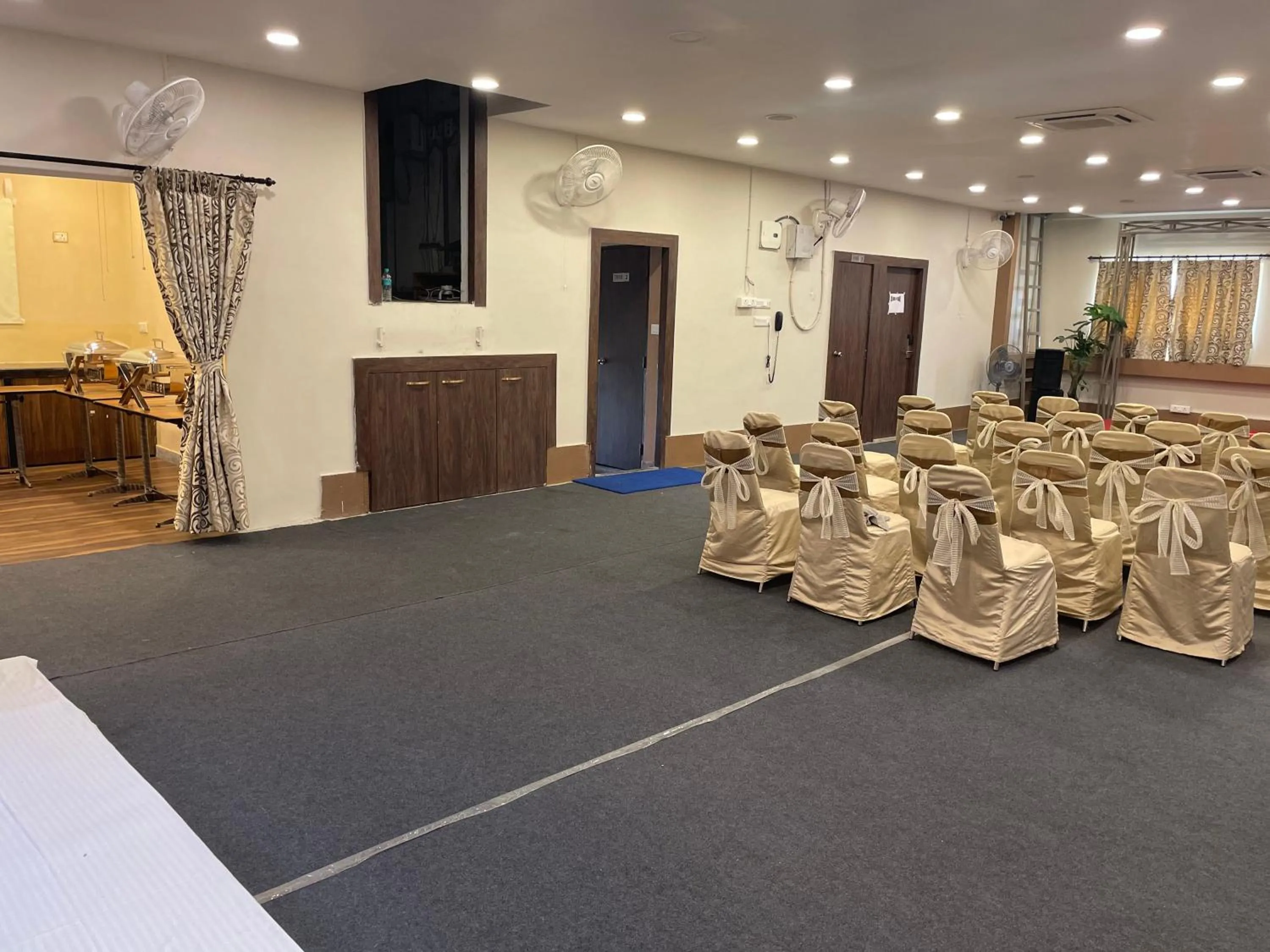 Business facilities in Hotel Bandhan Residency