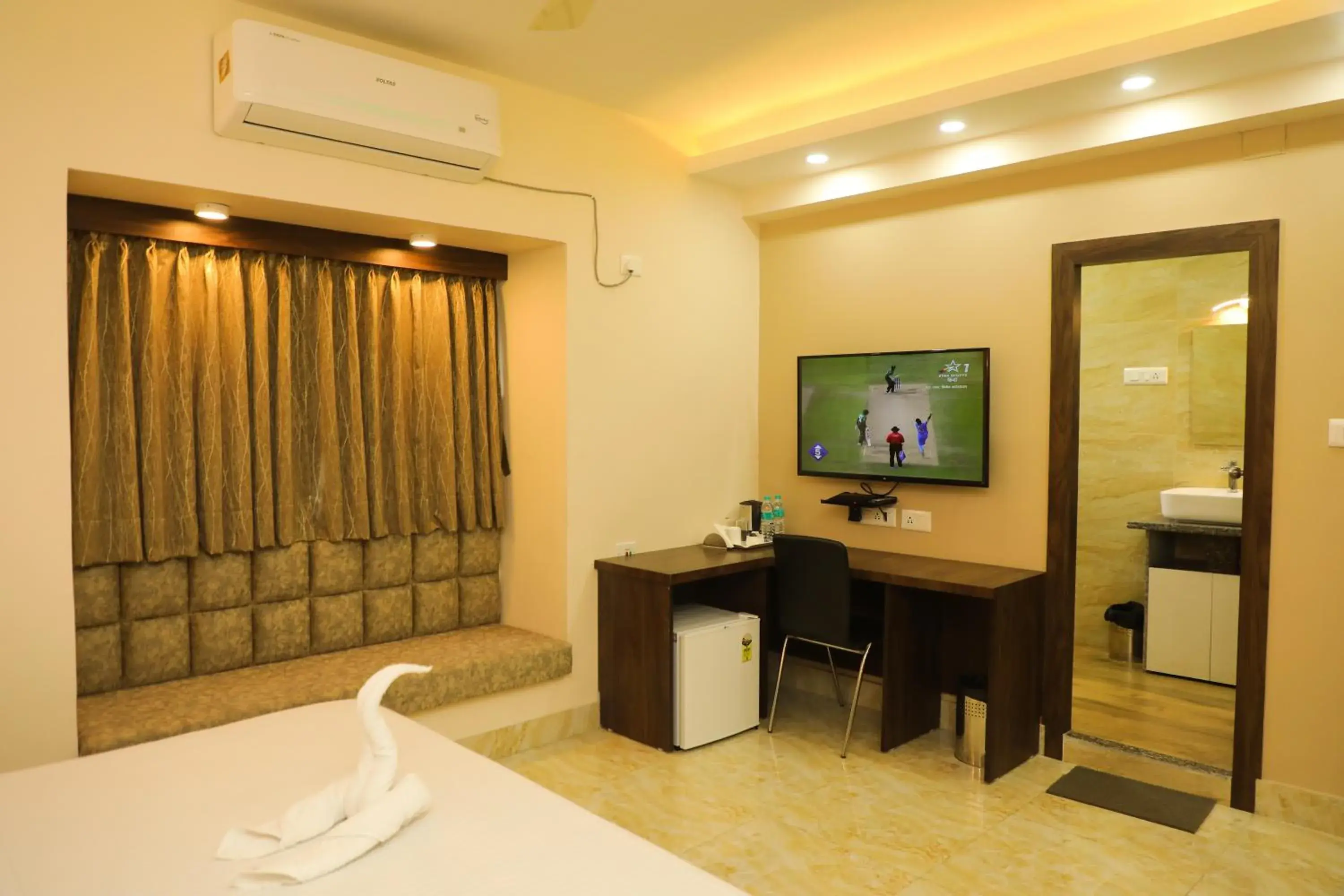 Bedroom, Bed in Hotel Bandhan Residency Bedroom, Bed in Hotel Bandhan Residency