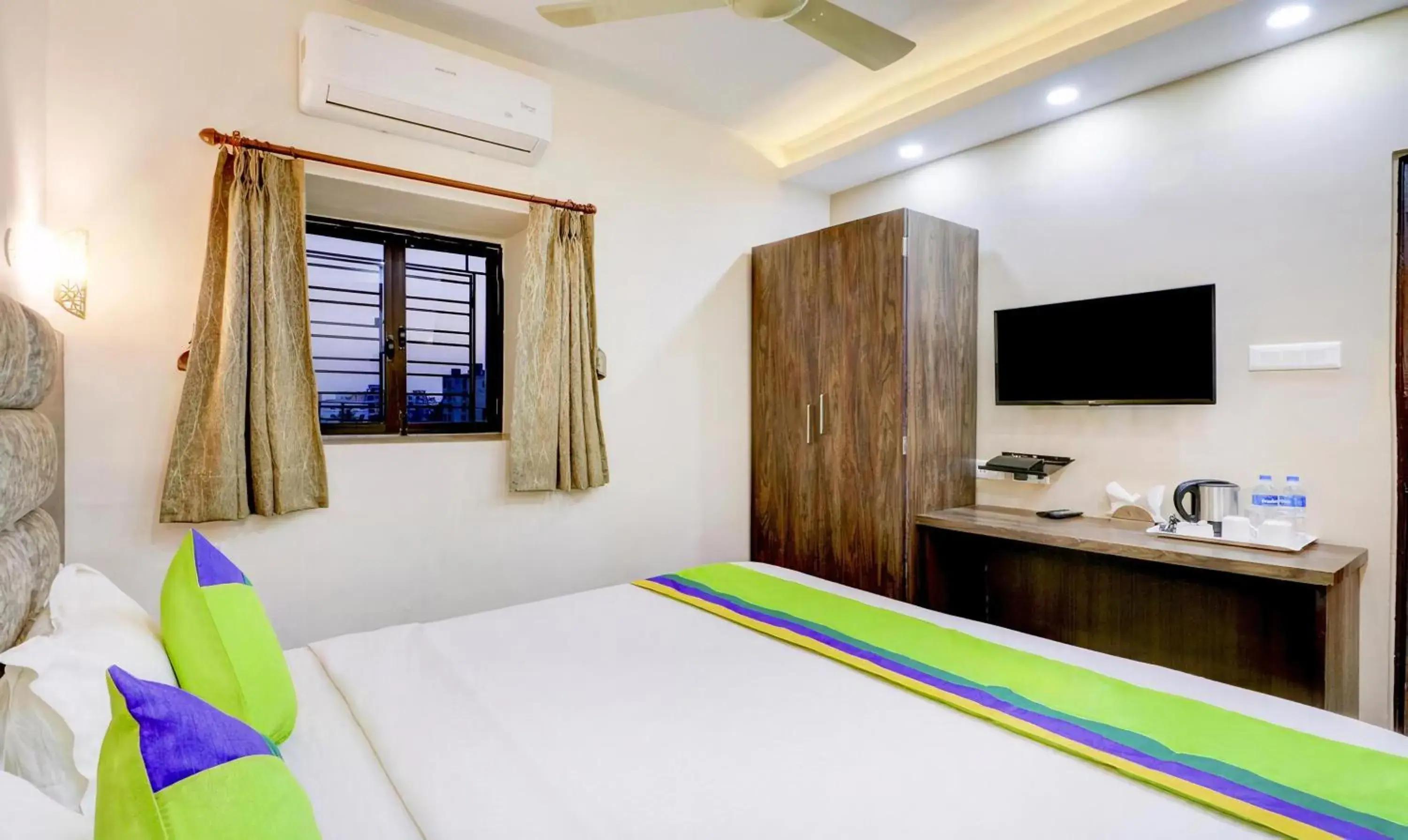 Bedroom, Bed in Hotel Bandhan Residency Bedroom, Bed in Hotel Bandhan Residency