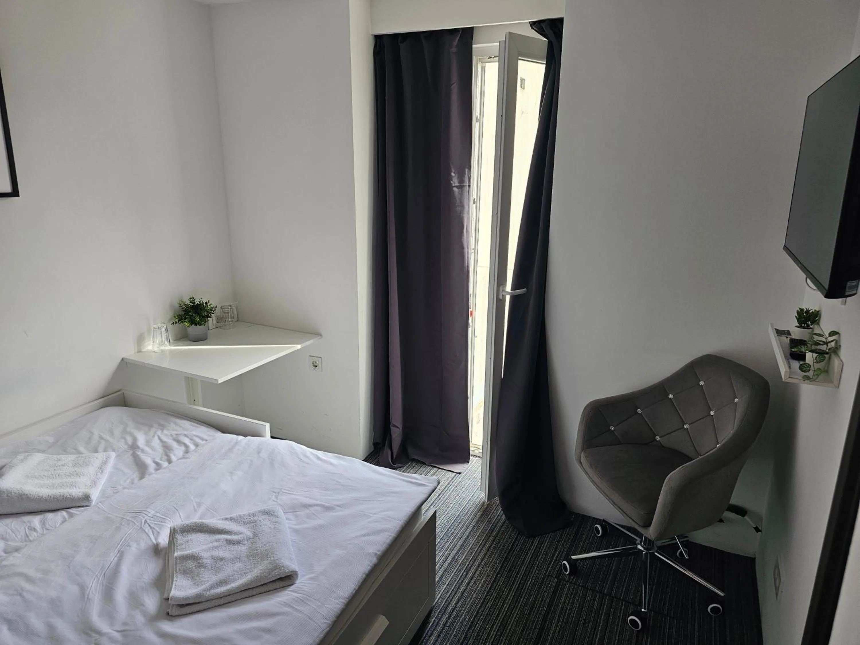 Bedroom in Tia Apartments and Rooms