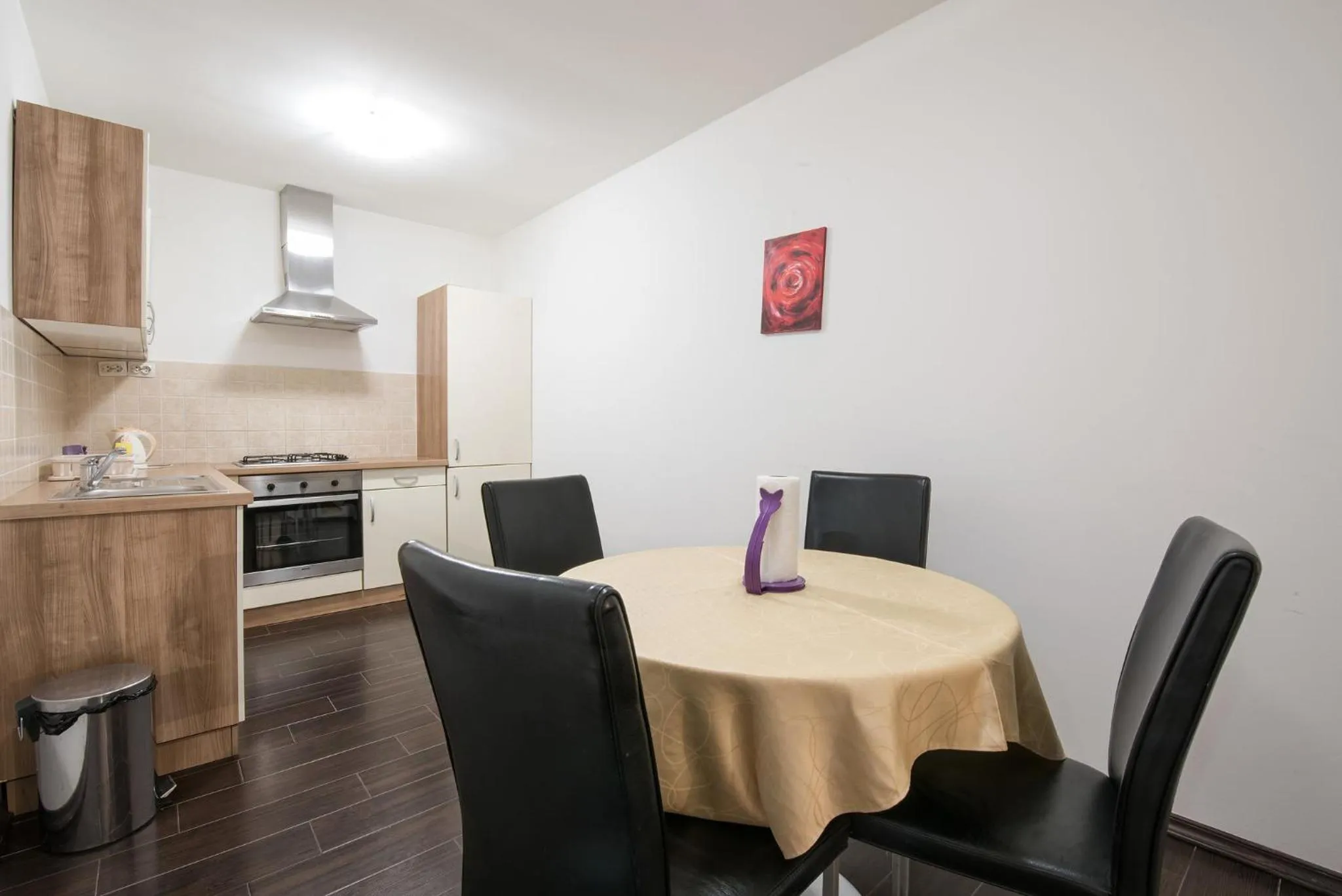 Kitchen or kitchenette in Tia Apartments and Rooms