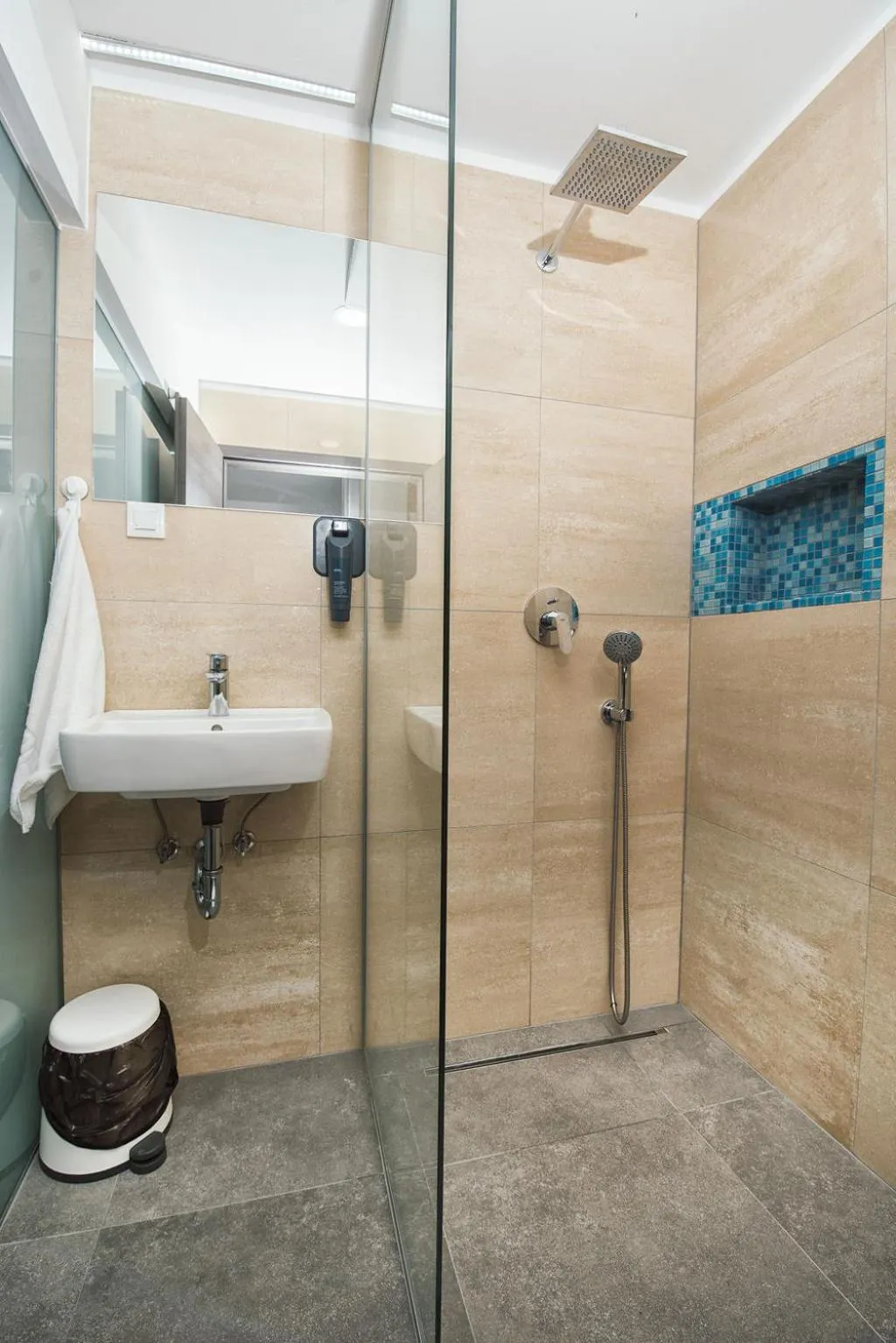 Shower in Tia Apartments and Rooms