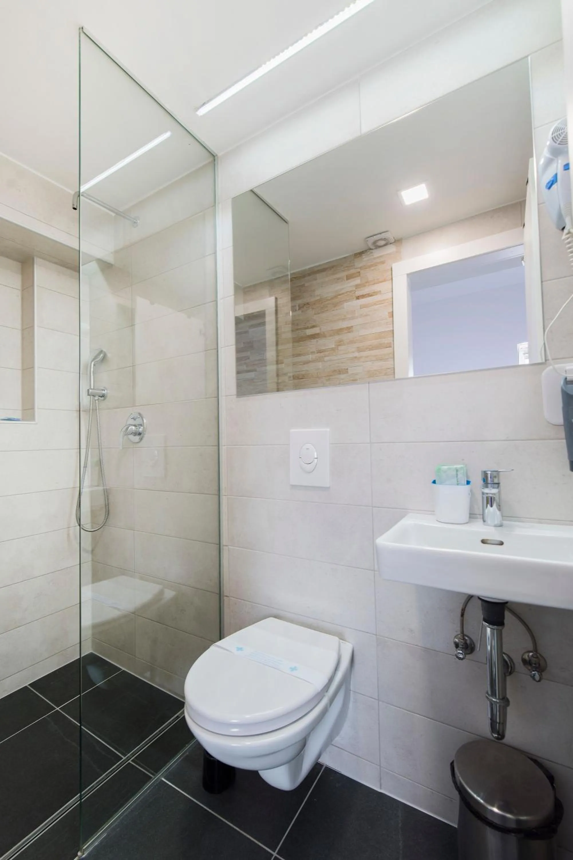 Bathroom in Tia Apartments and Rooms