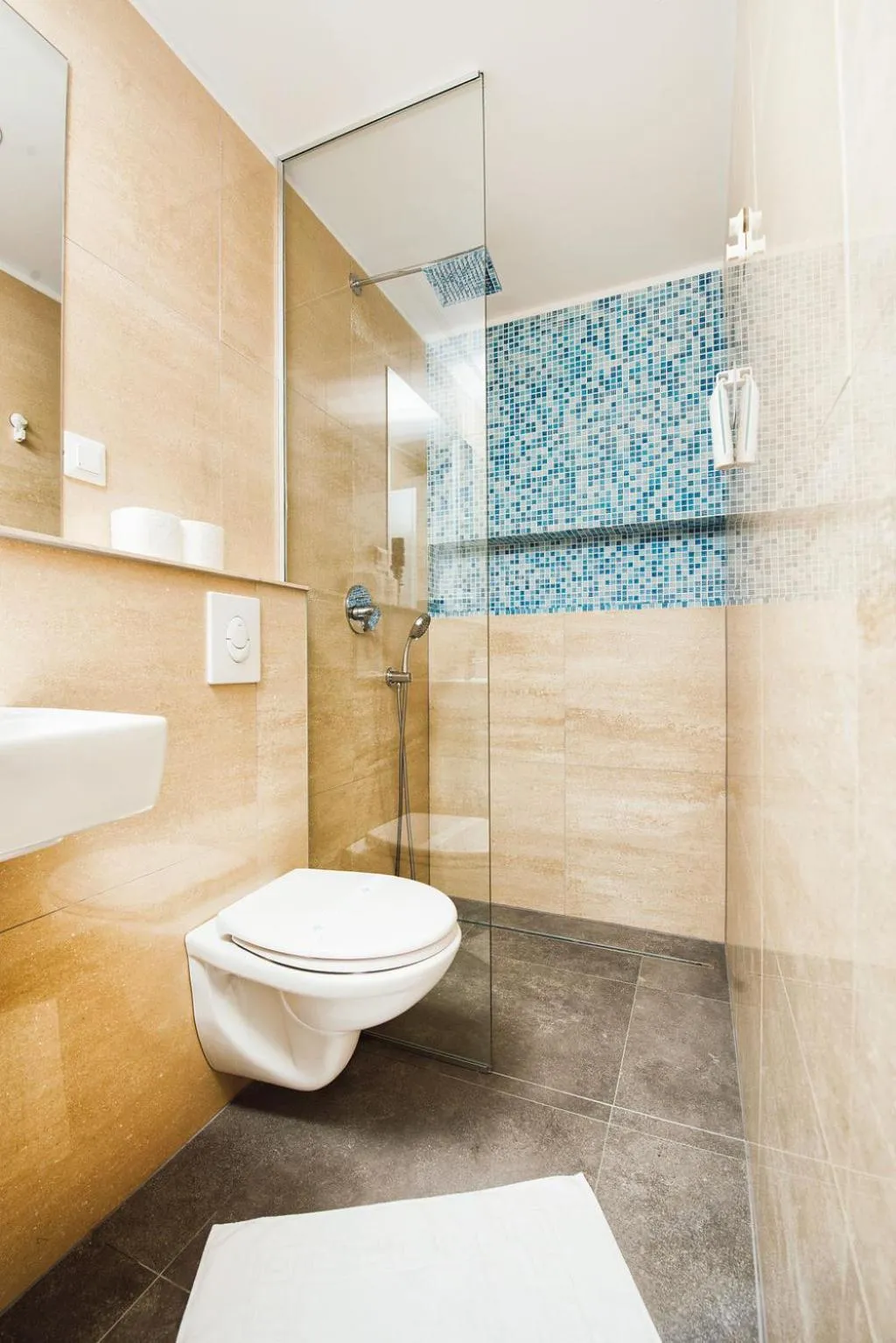 Shower in Tia Apartments and Rooms