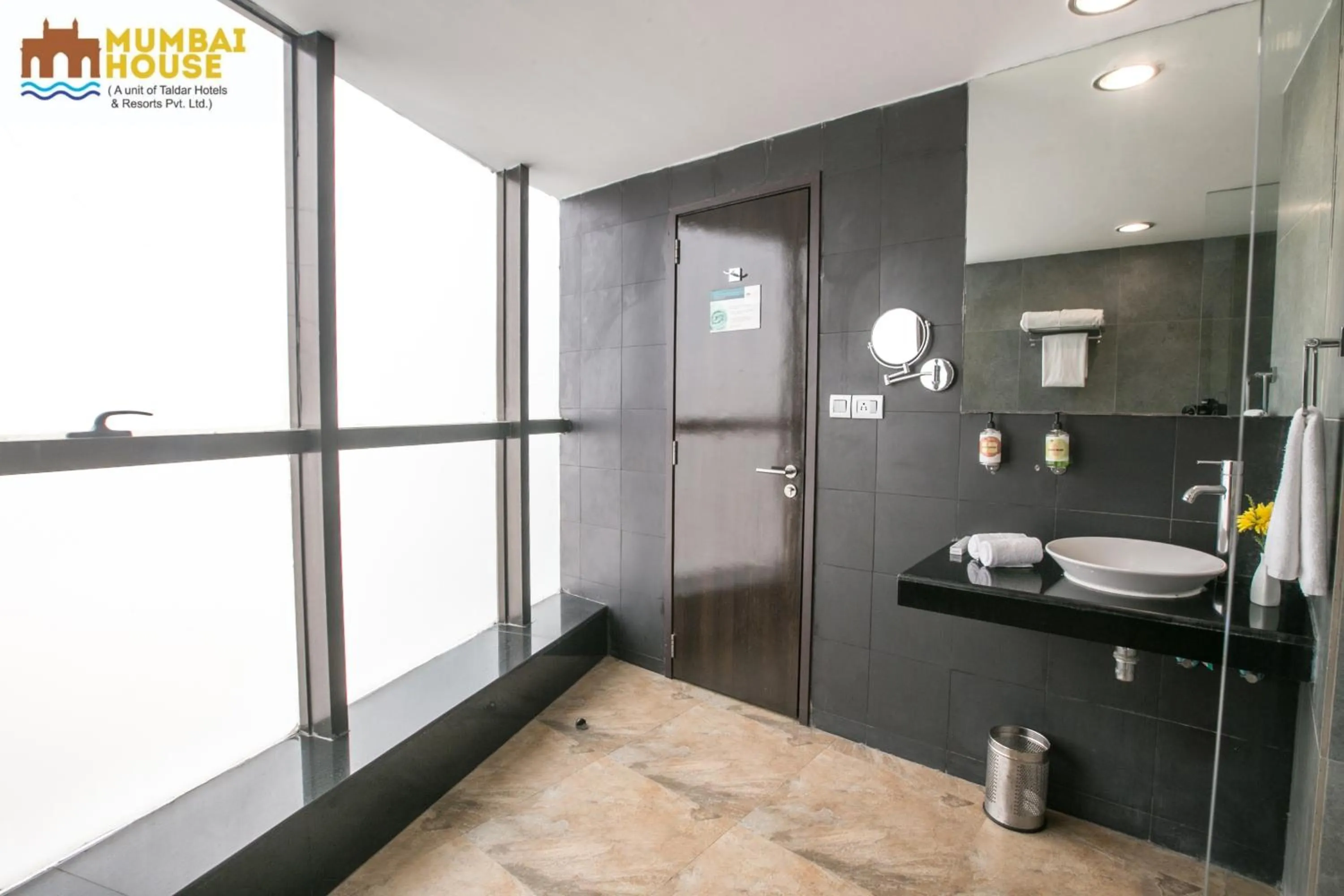 Bathroom in Hotel Mumbai House Airoli, Navi Mumbai