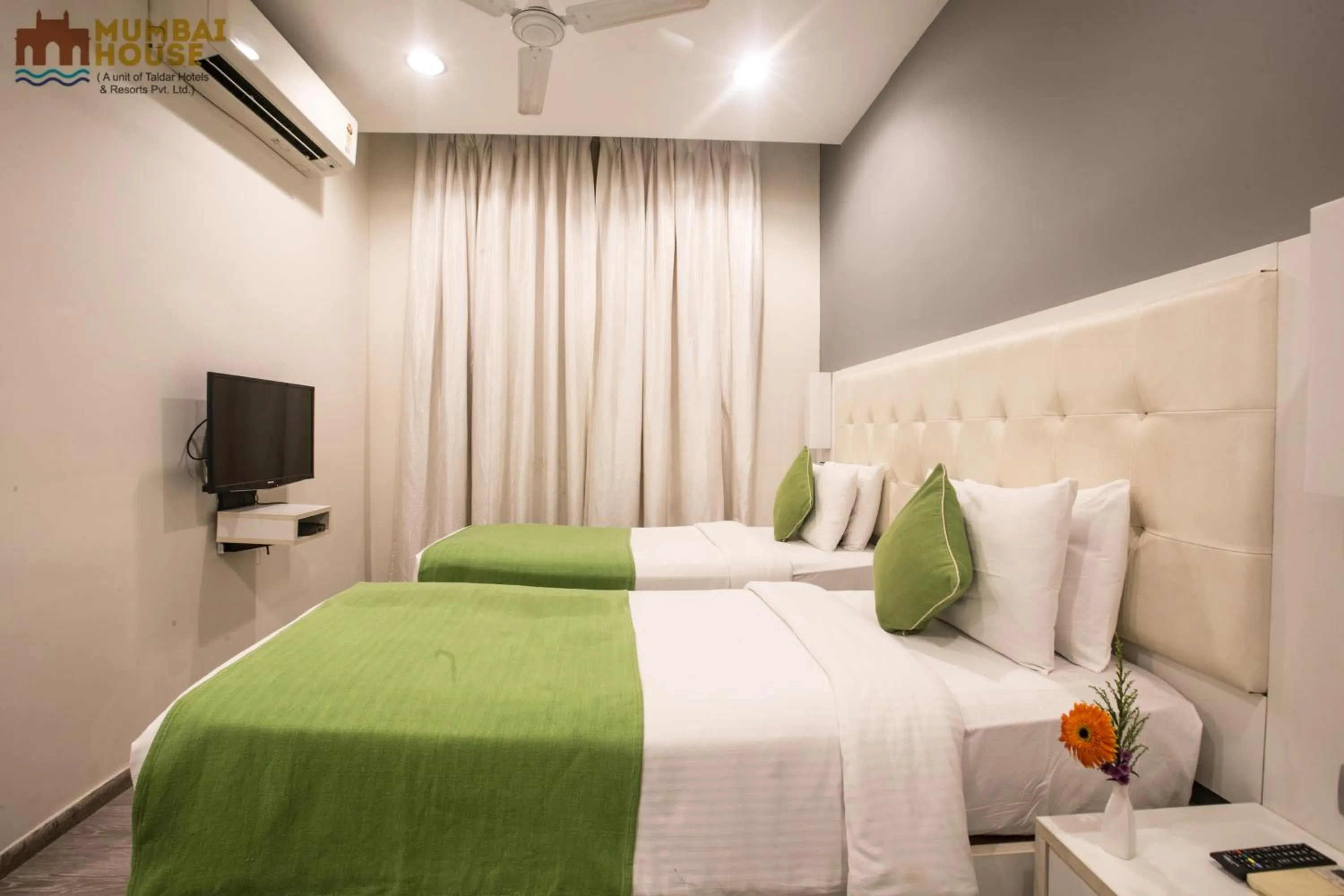 Photo of the whole room in Hotel Mumbai House Airoli, Navi Mumbai