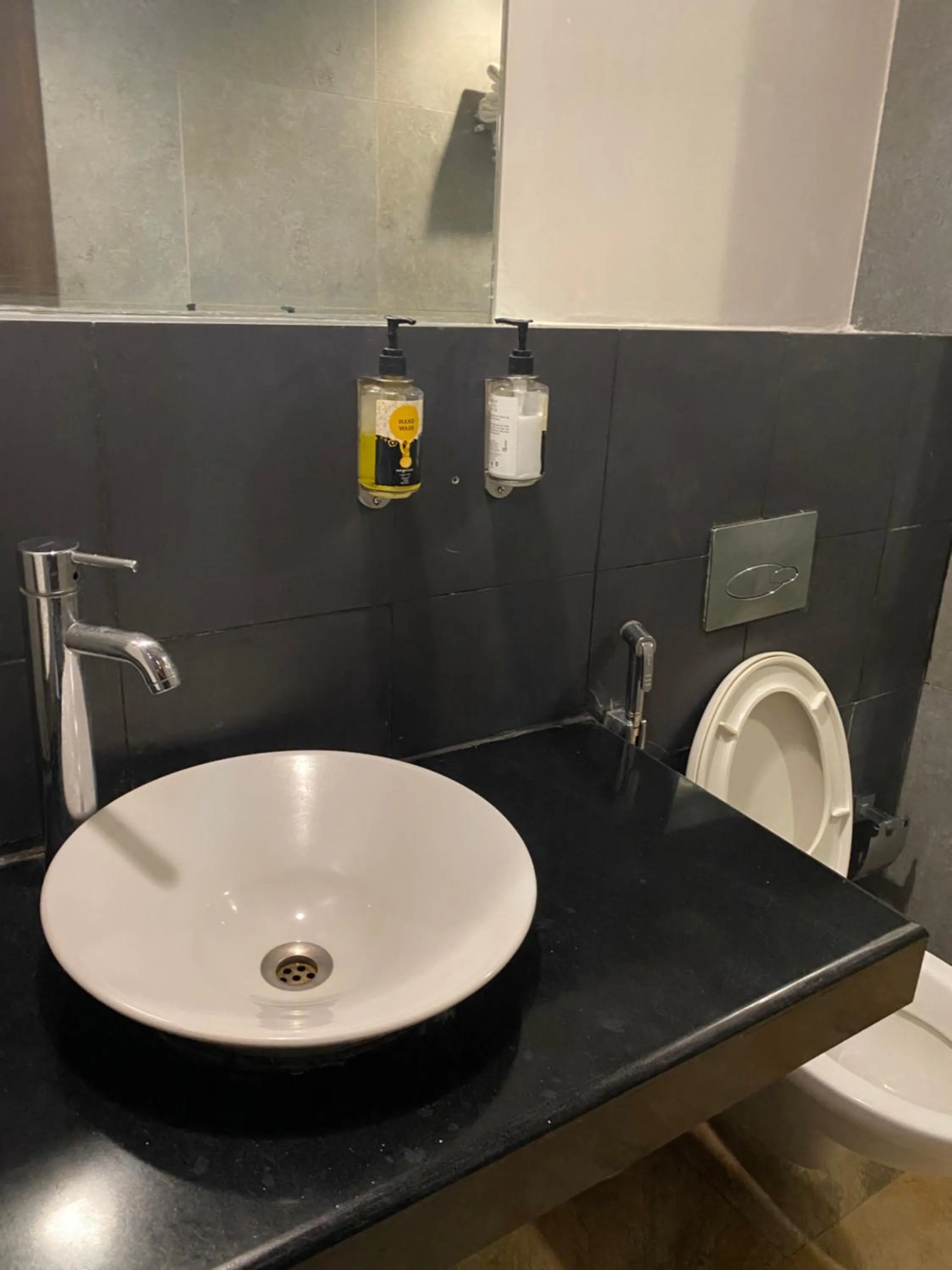 Bathroom in Hotel Mumbai House Airoli, Navi Mumbai