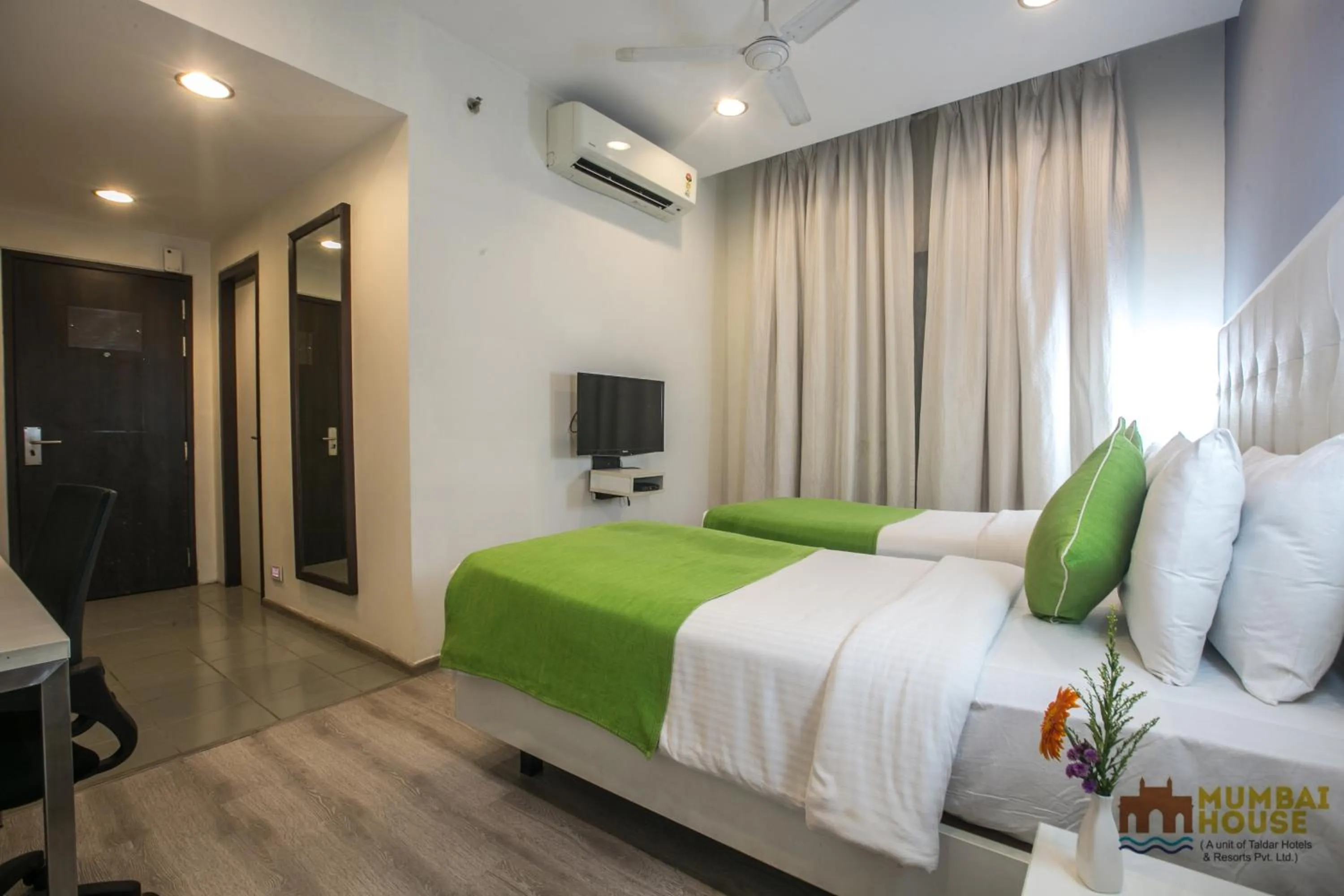 Photo of the whole room in Hotel Mumbai House Airoli, Navi Mumbai