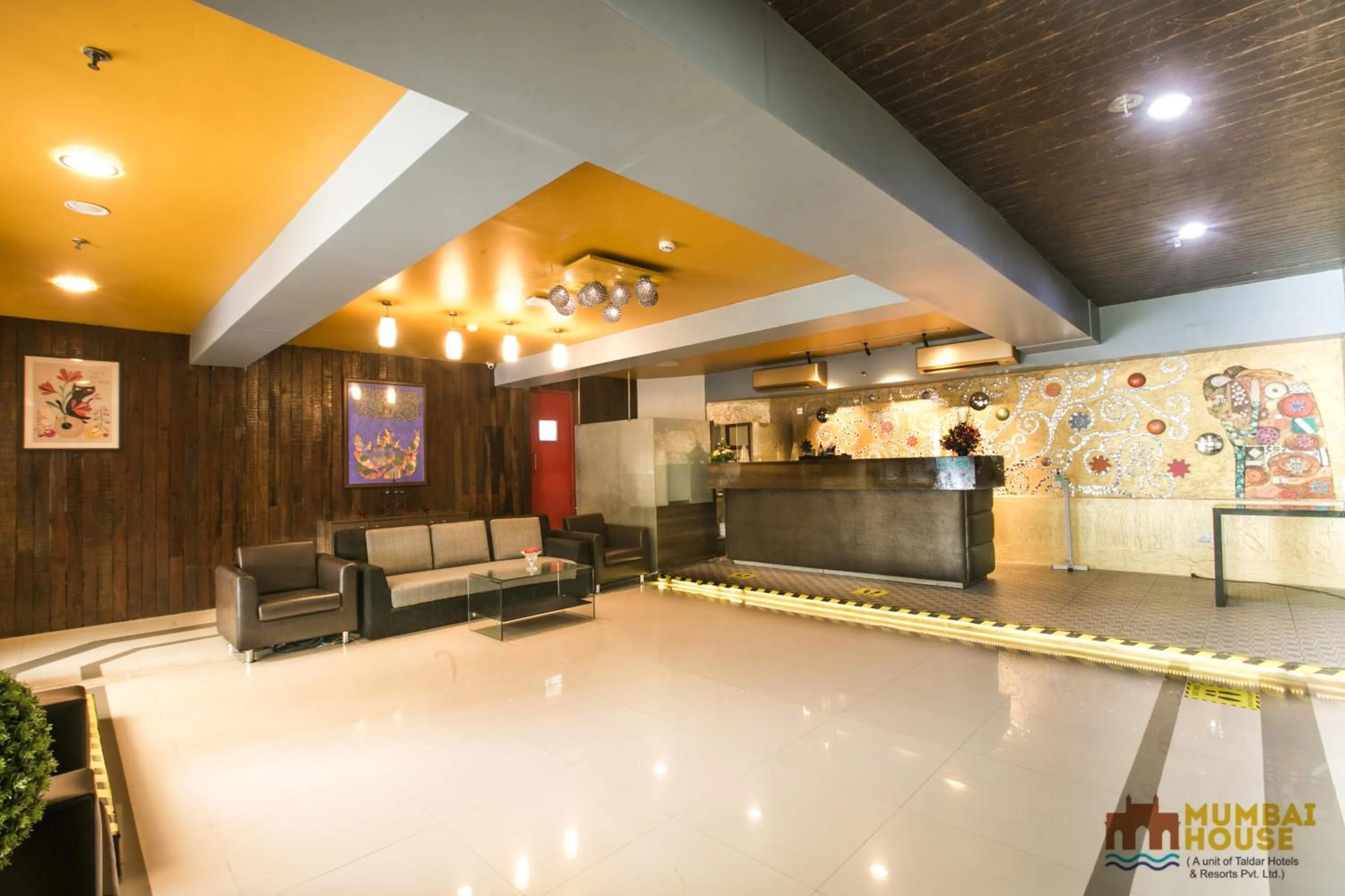Lobby or reception in Hotel Mumbai House Airoli, Navi Mumbai