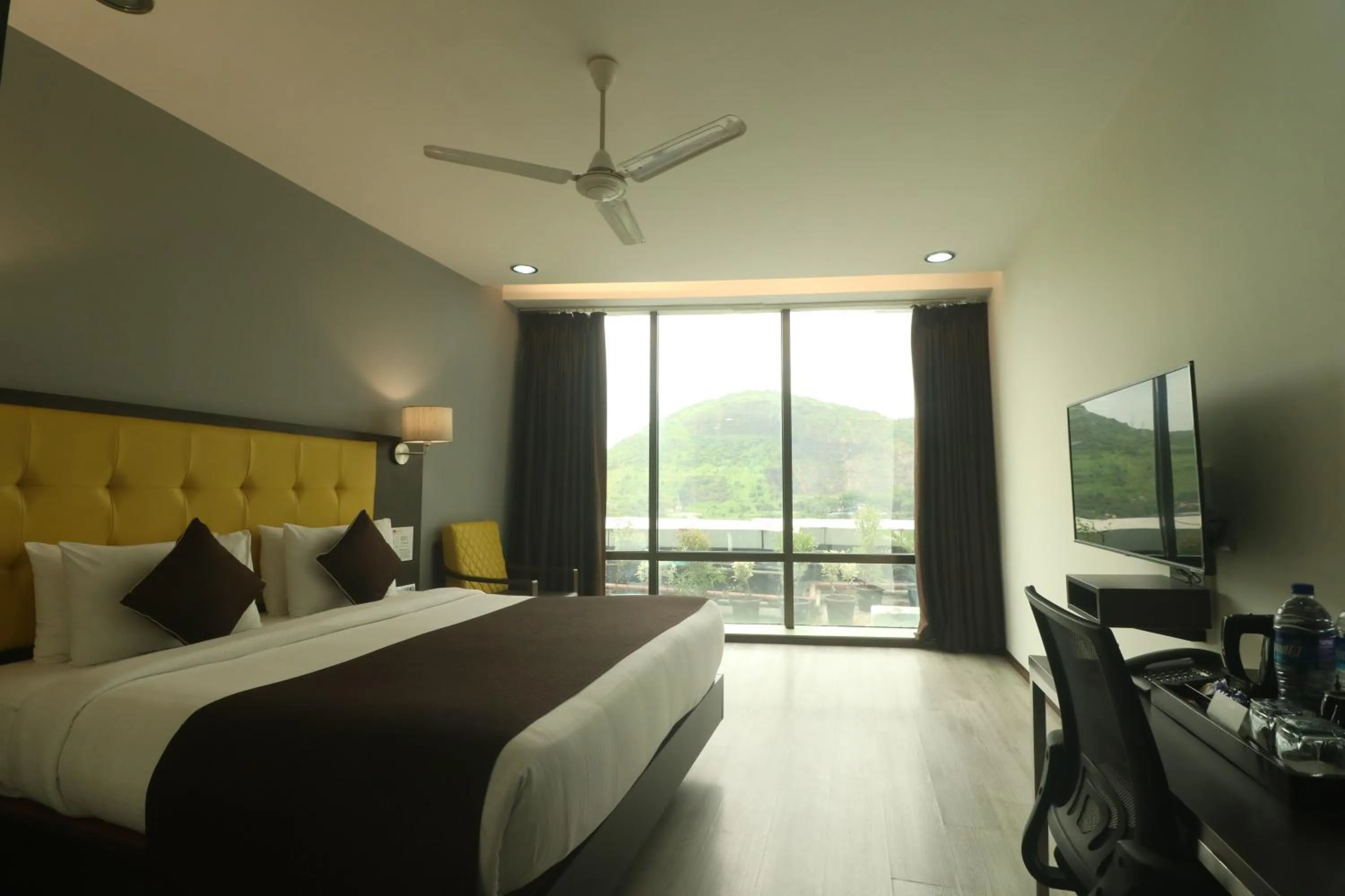 Hotel Mumbai House Airoli, Navi Mumbai