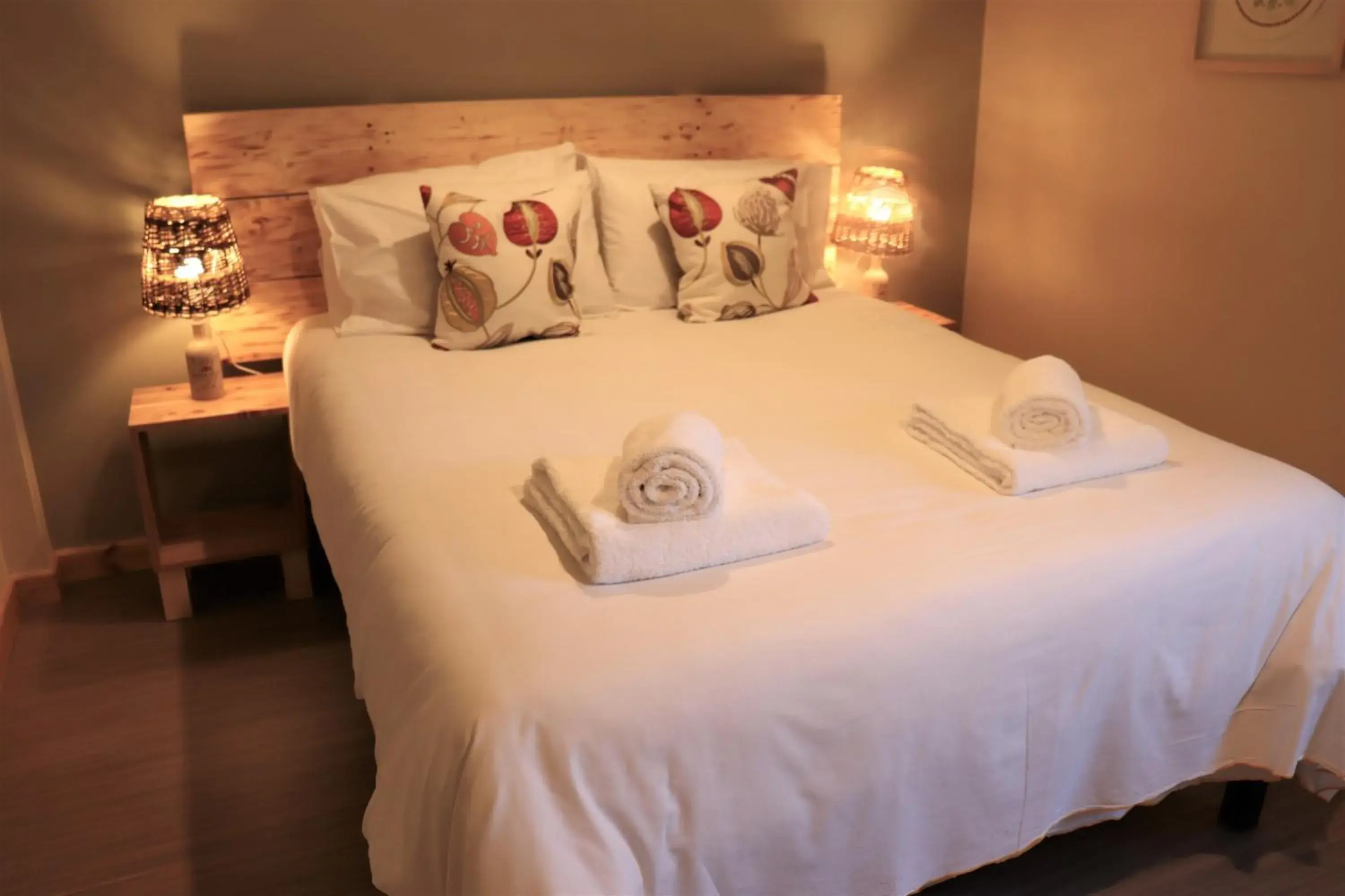 Double Room with Private Bathroom in South Downs Eco Lodge & Camping Double Room with Private Bathroom in South Downs Eco Lodge & Camping