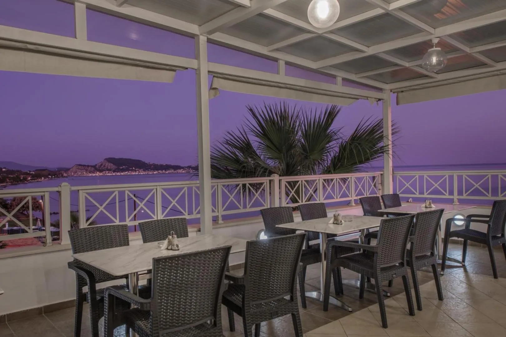 Restaurant/places to eat in Nefeli Beach - living by the sea