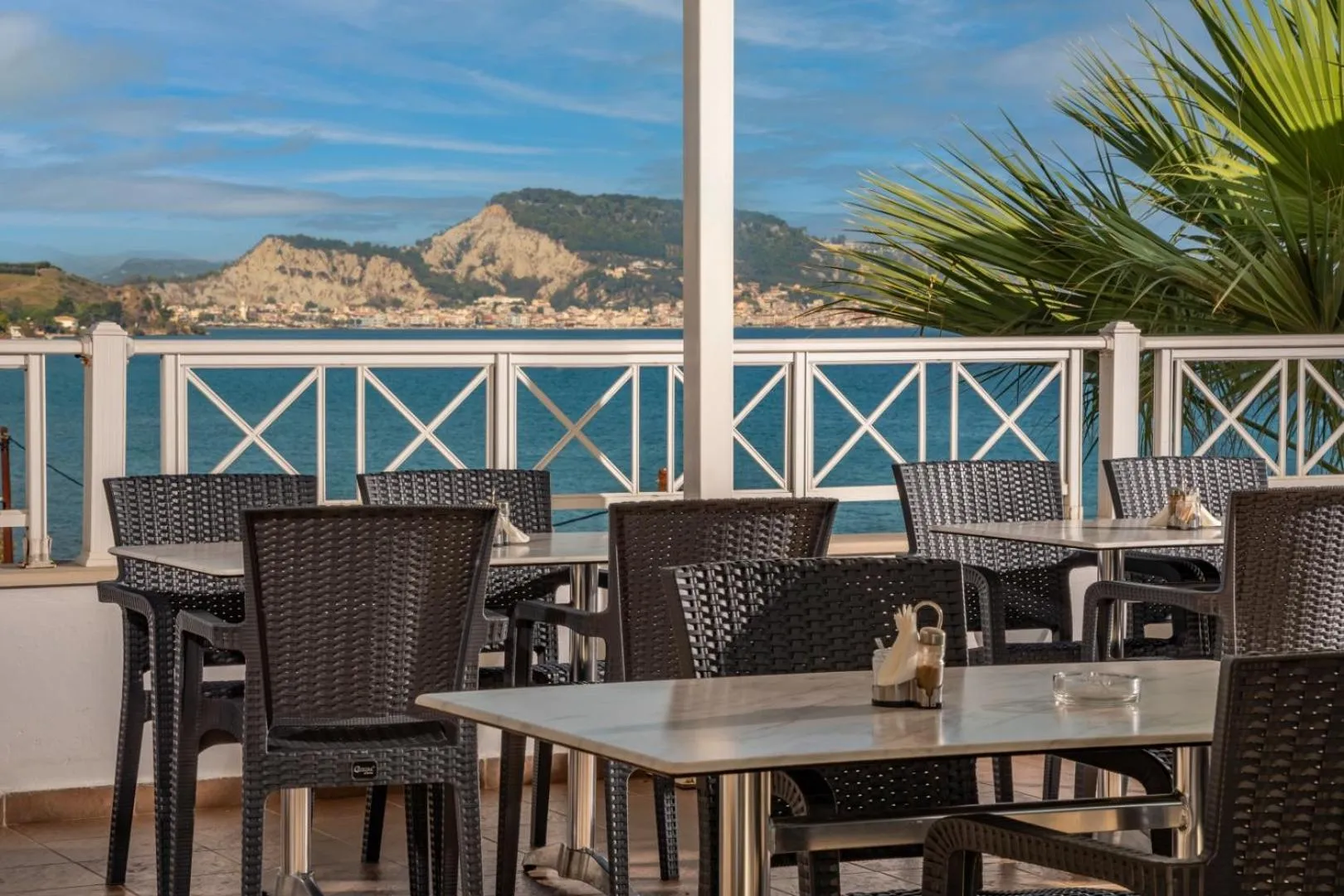 Restaurant/places to eat in Nefeli Beach - living by the sea