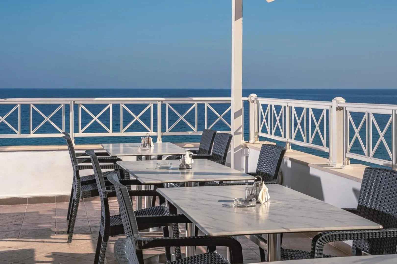 Restaurant/places to eat in Nefeli Beach - living by the sea