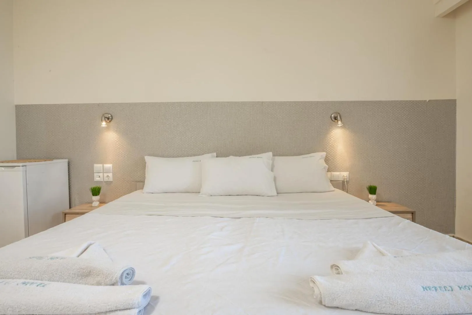 Bed in Nefeli Beach - living by the sea