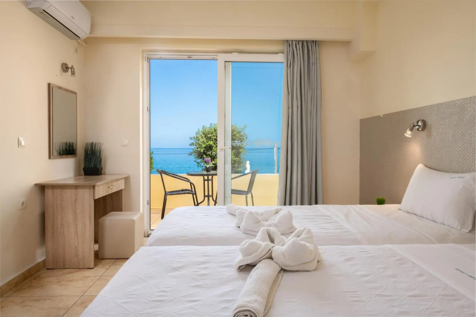 Balcony/Terrace, Bed in Nefeli Beach - living by the sea