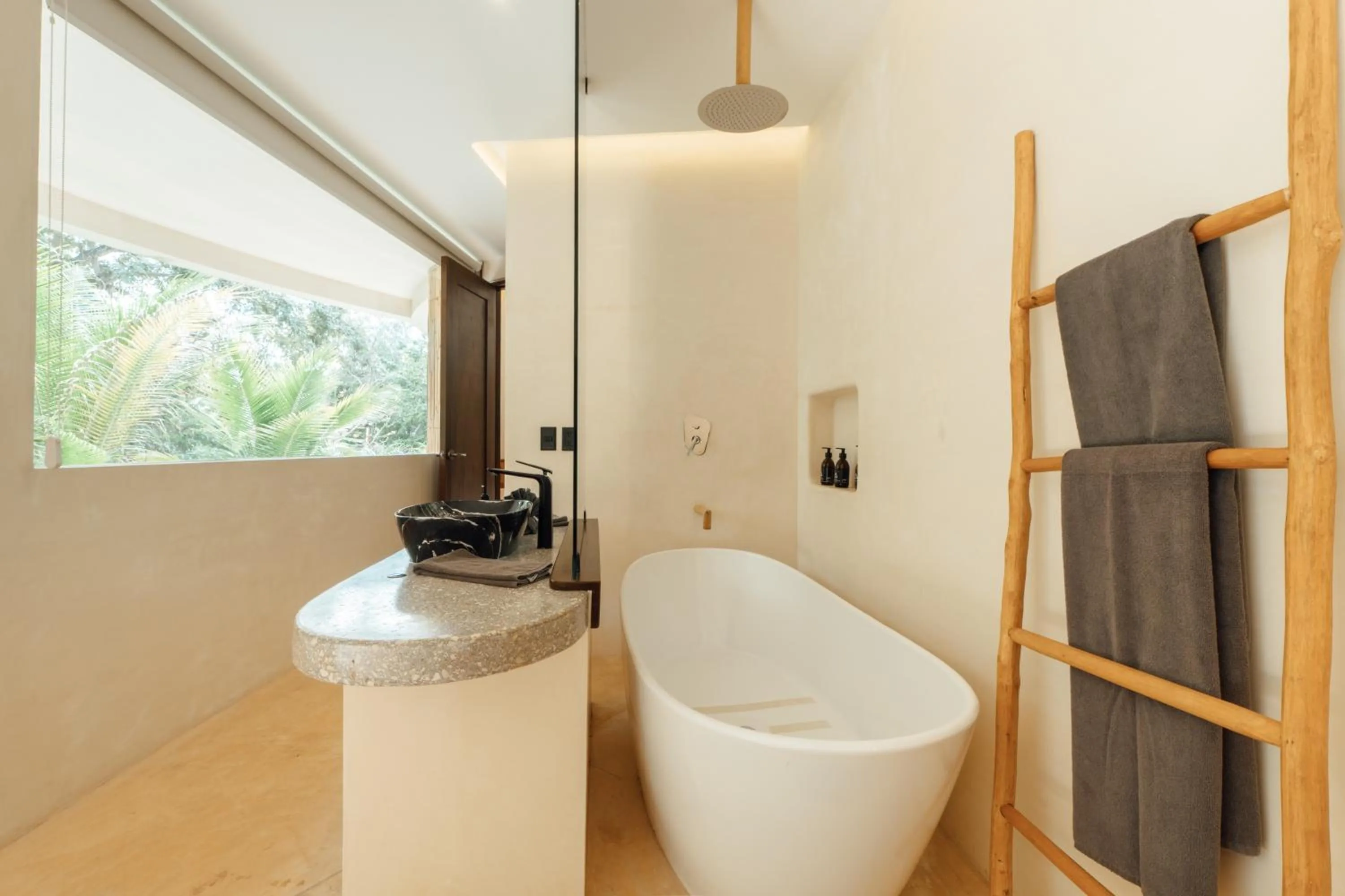 Shower in Kan Tulum Hotel