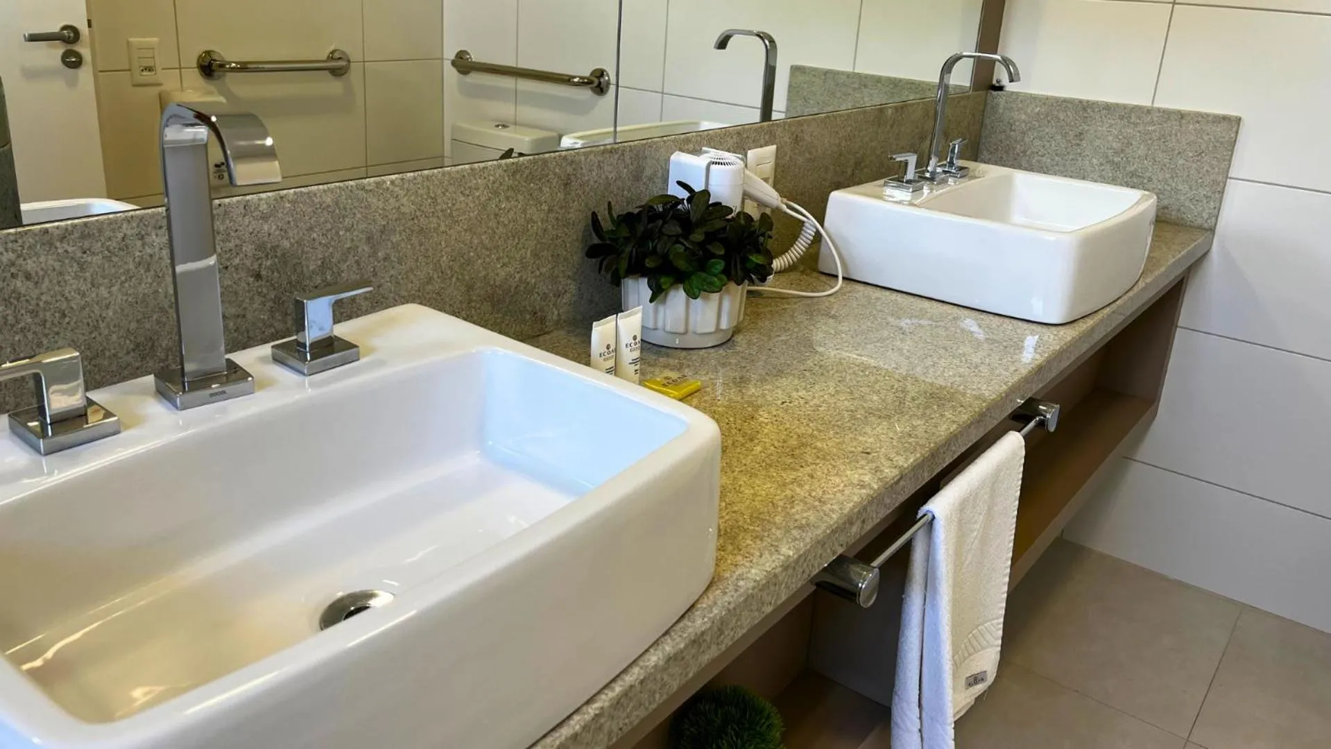Bathroom in Resort Ecoar