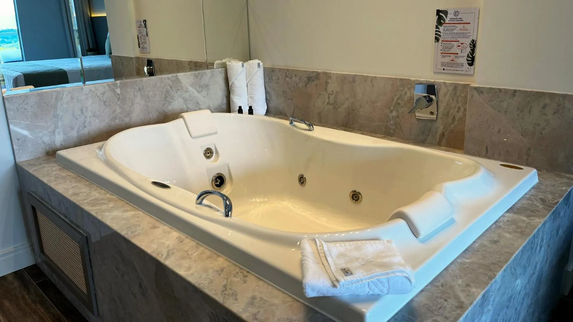 Hot Tub in Resort Ecoar