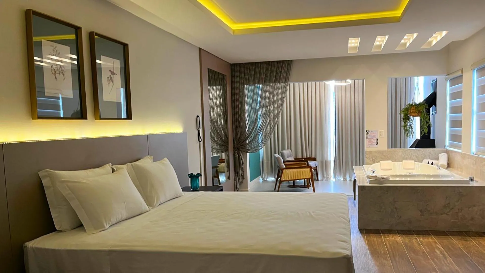 Hot Tub, Bed in Resort Ecoar