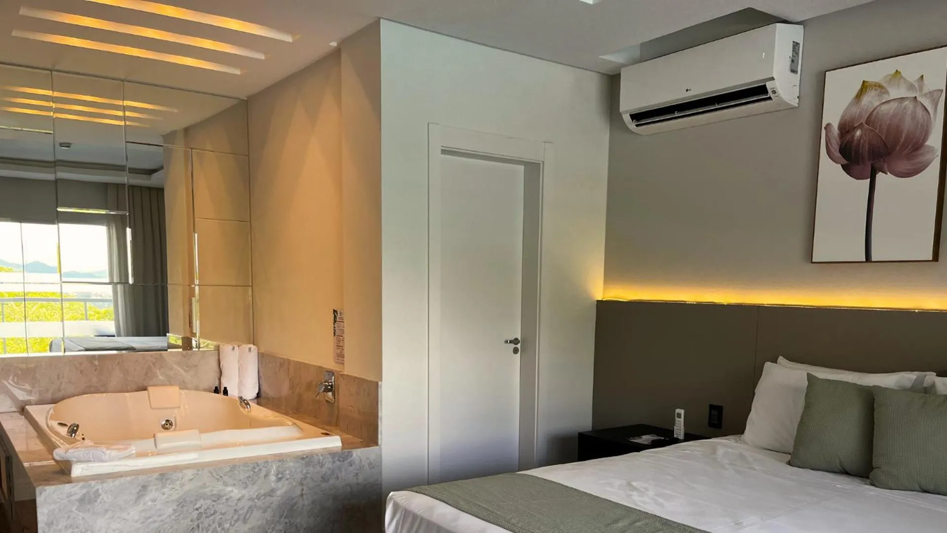 Hot Tub, Bed in Resort Ecoar