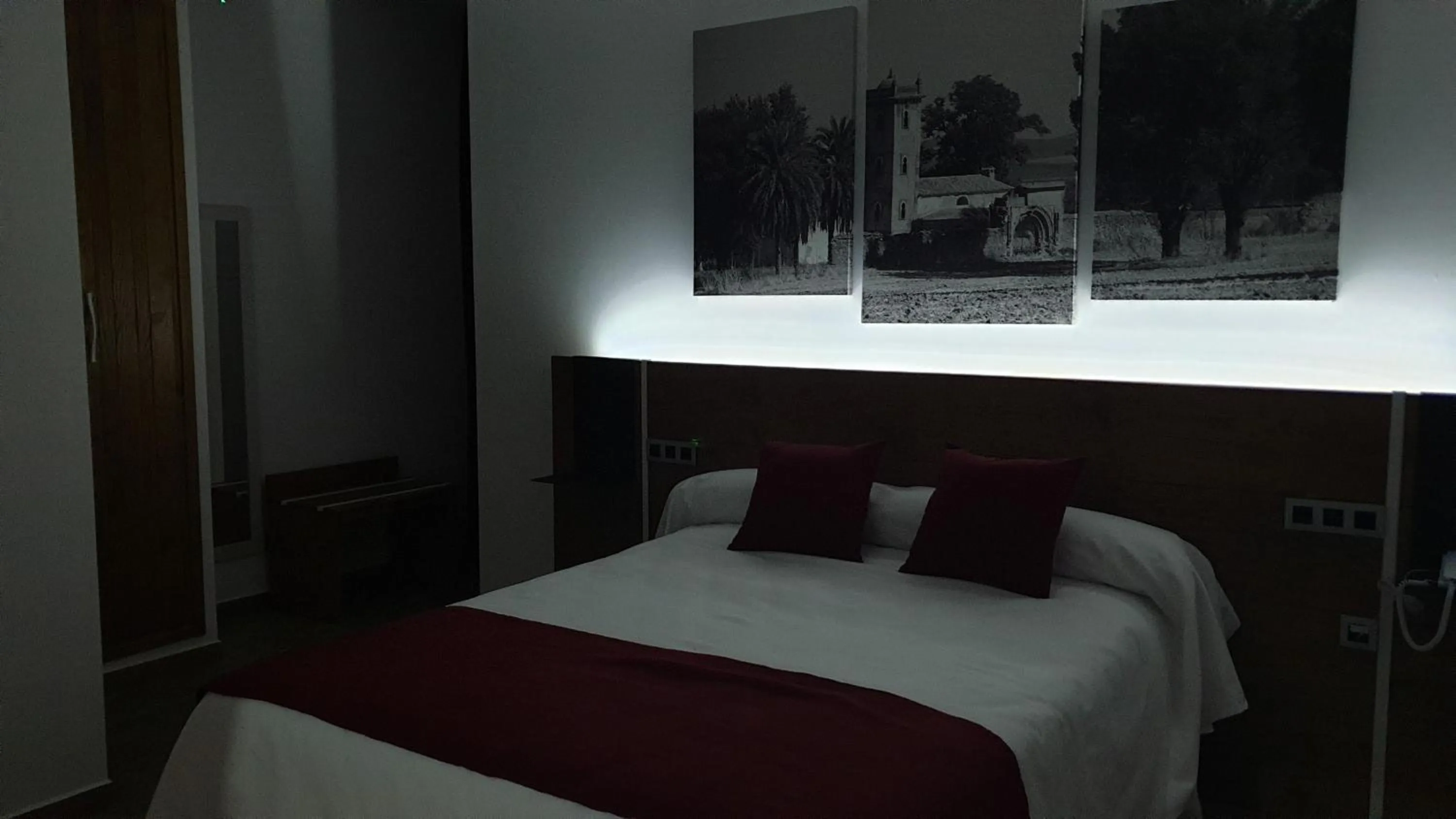 Decorative detail, Bed in HOTEL DON RAMIRO