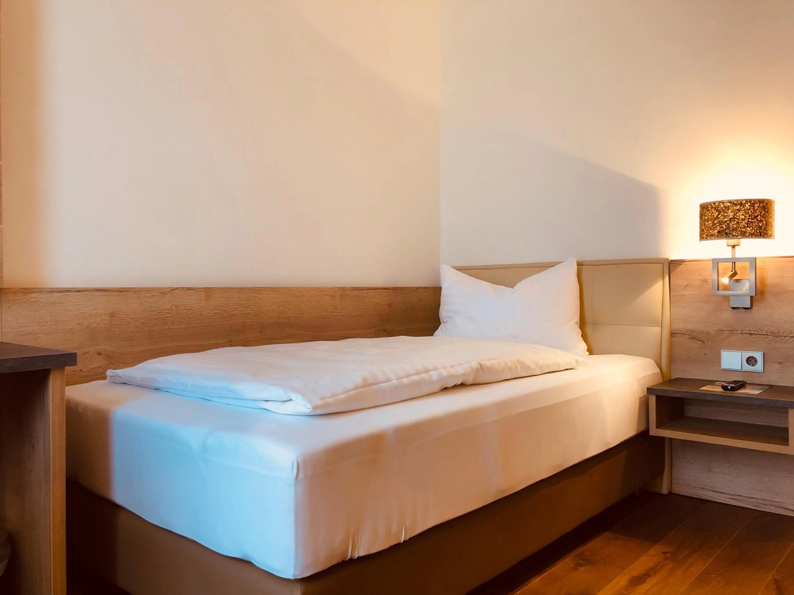 Photo of the whole room, Bed in Familie Hopfeld - Hotel Dreikönigshof