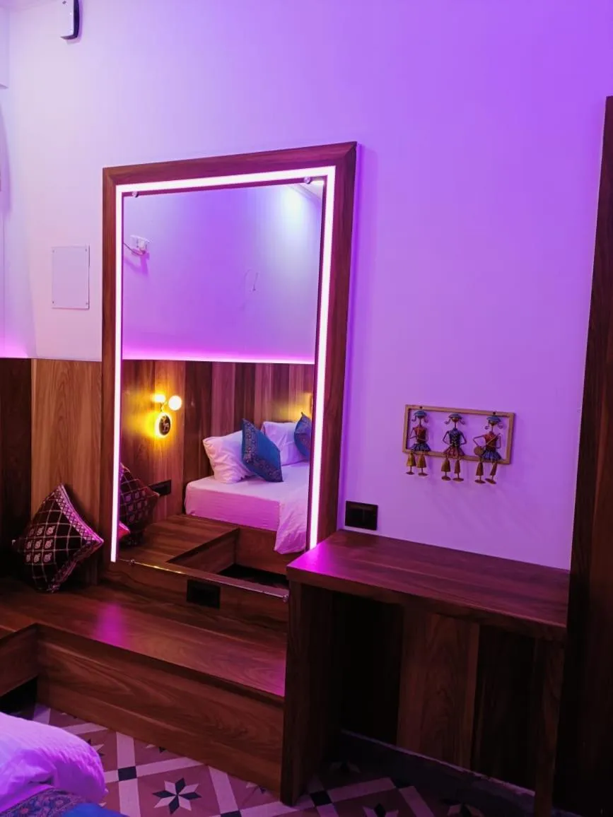 Bedroom, Bed in Gypsy Diaries Varanasi