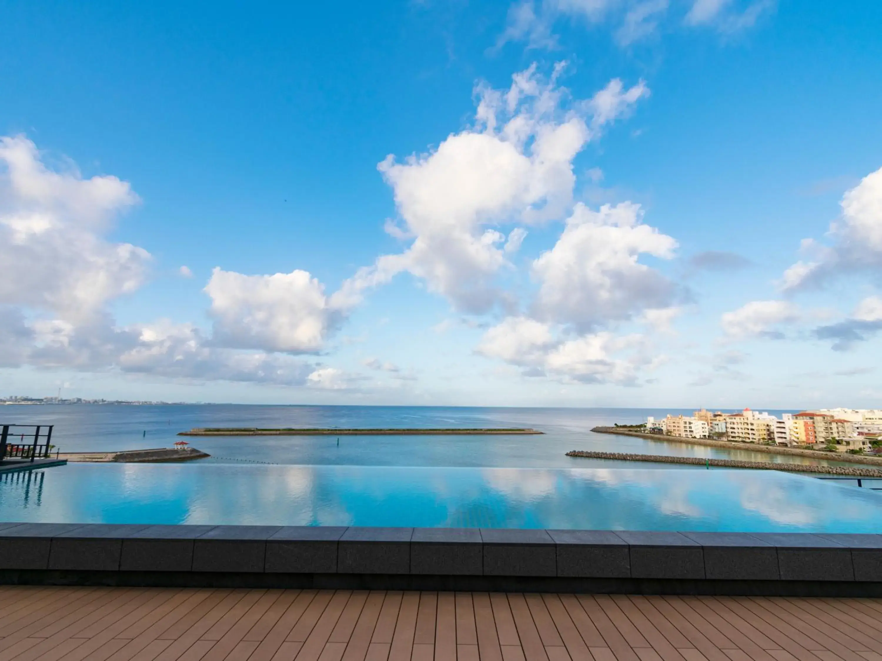 Sea view in MB GALLERY CHATAN by THE TERRACE HOTELS Sea view in MB GALLERY CHATAN by THE TERRACE HOTELS