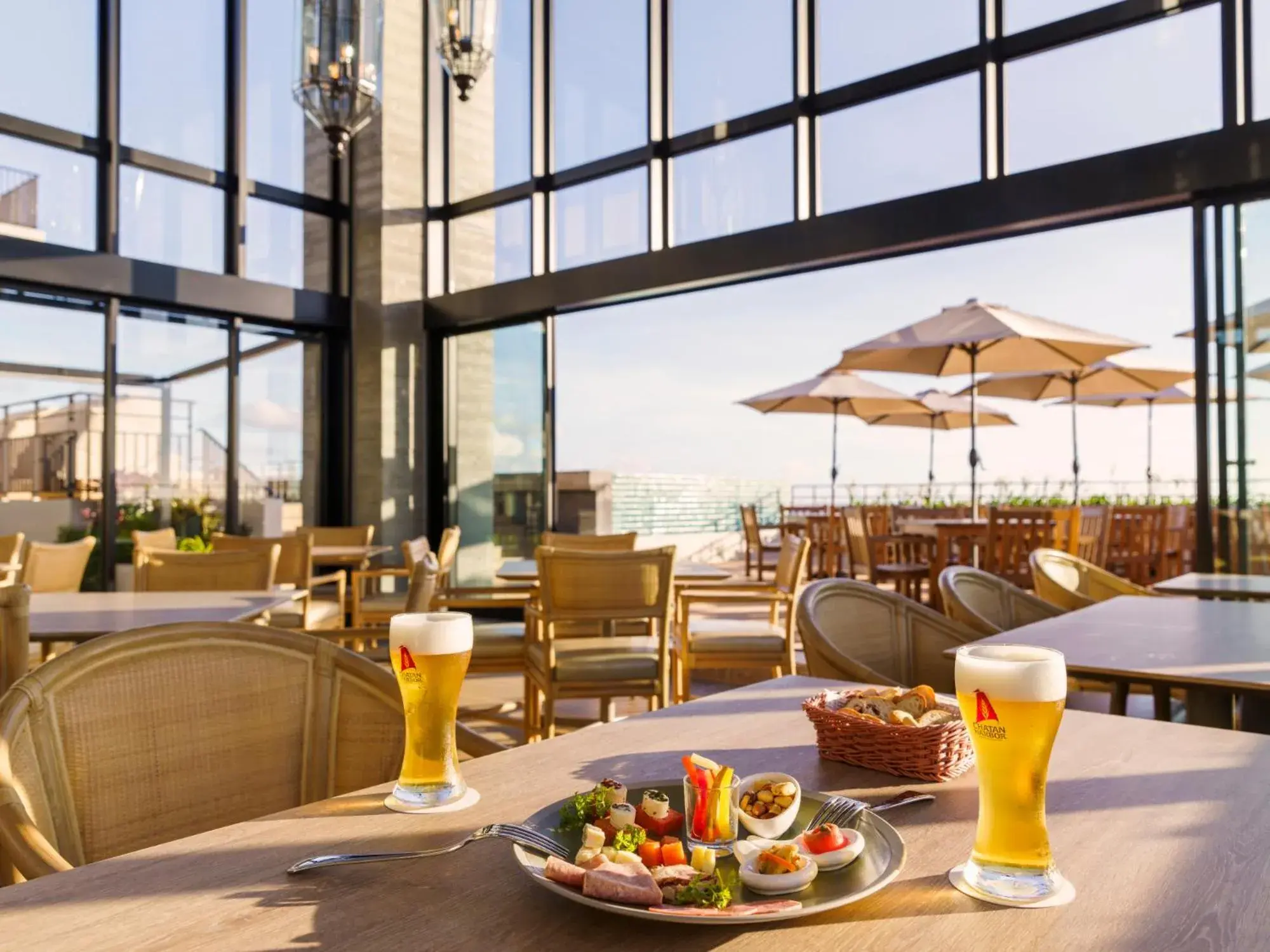 Lounge or bar in MB GALLERY CHATAN by THE TERRACE HOTELS Lounge or bar in MB GALLERY CHATAN by THE TERRACE HOTELS