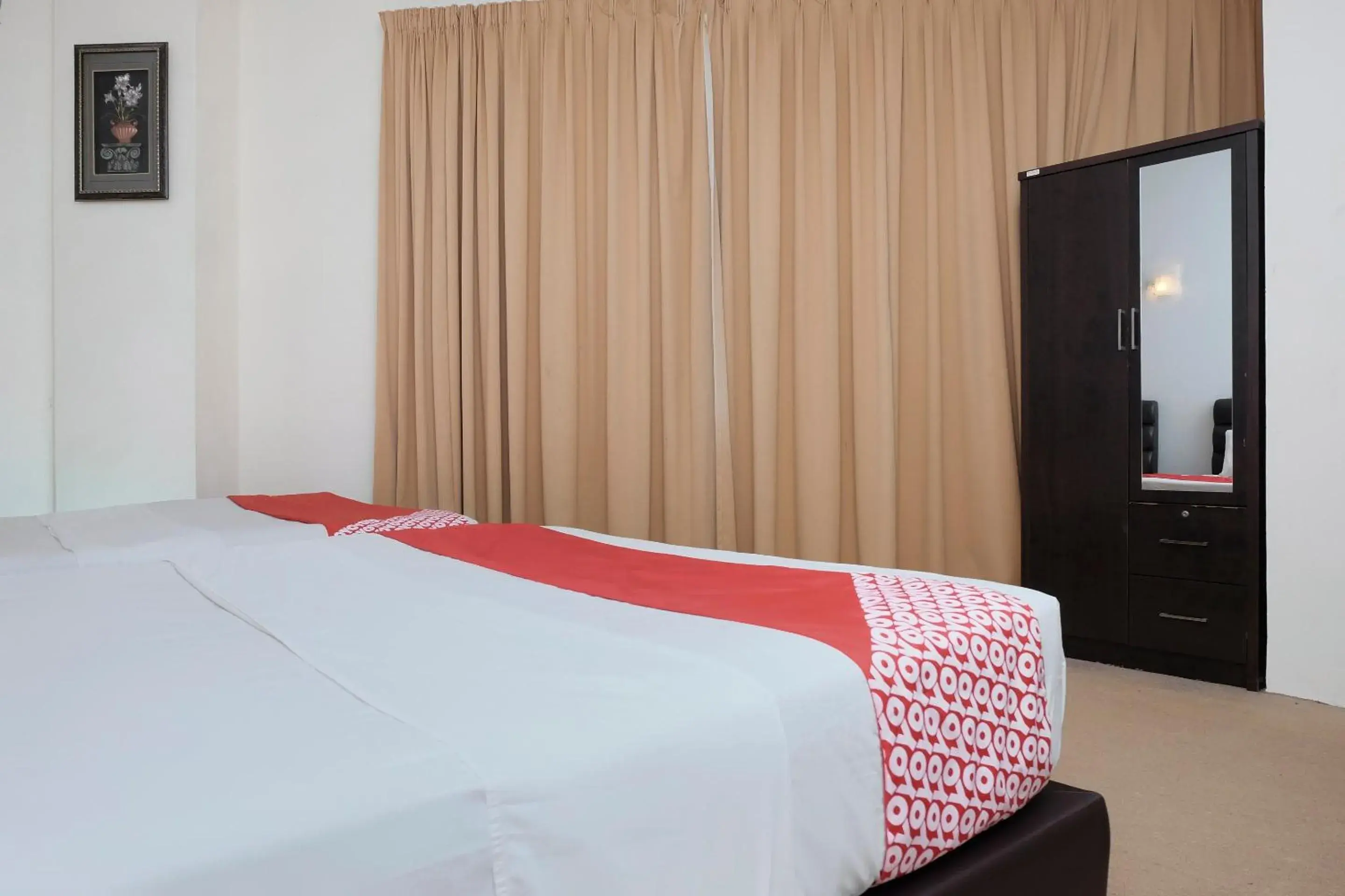 Bedroom, Bed in OYO 90180 Gemilang Hotel Kerteh Bedroom, Bed in OYO 90180 Gemilang Hotel Kerteh