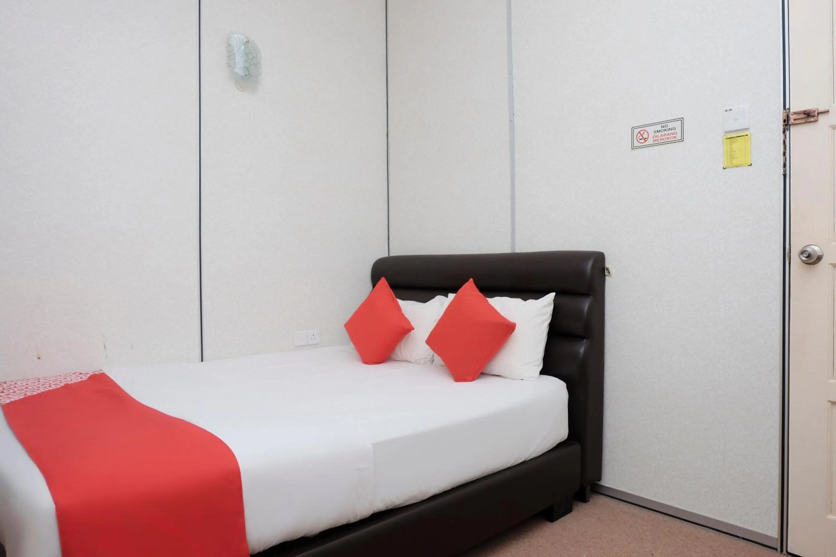 Bedroom, Bed in OYO 90180 Gemilang Hotel Kerteh