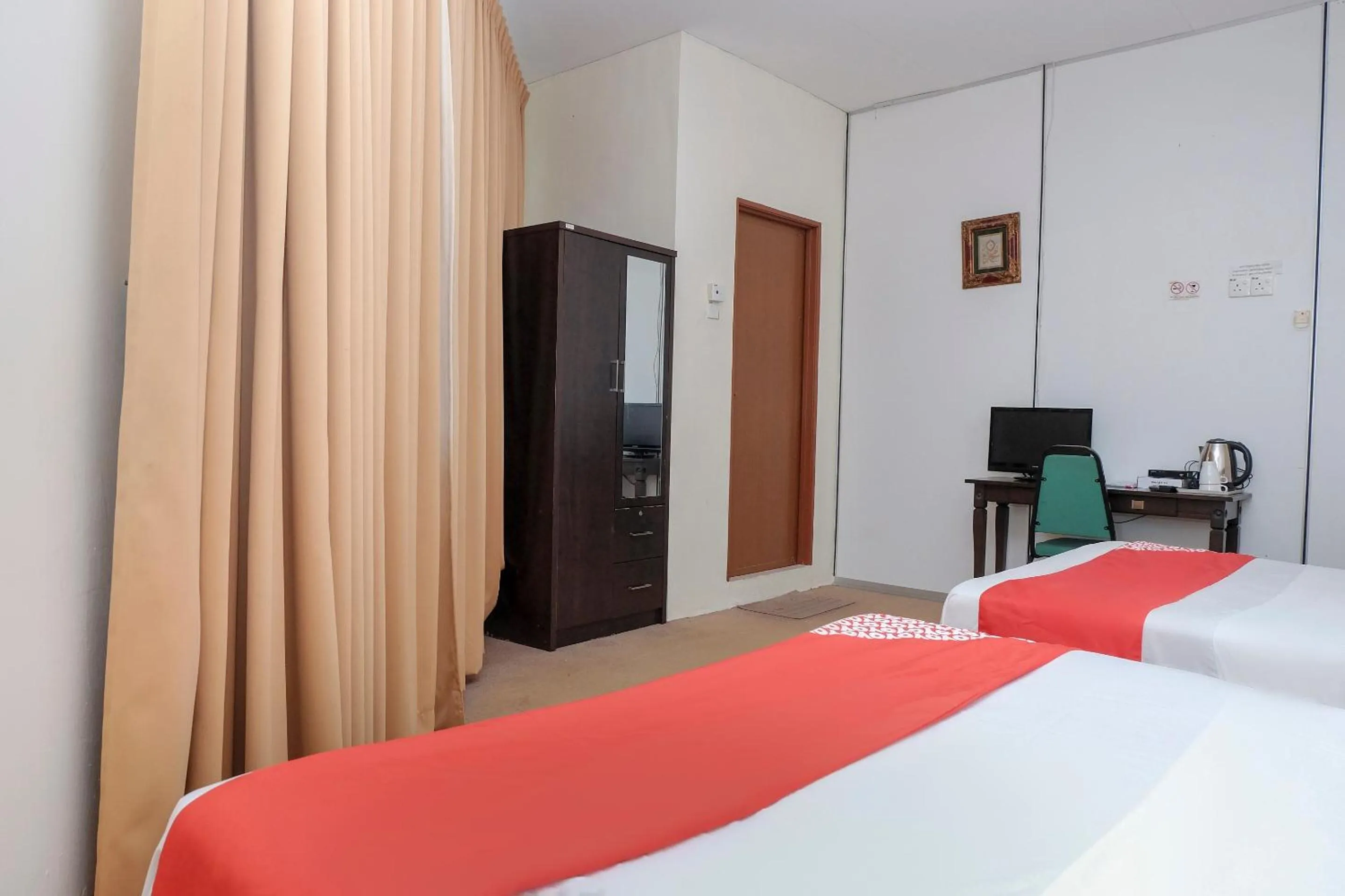 Bedroom, Bed in OYO 90180 Gemilang Hotel Kerteh