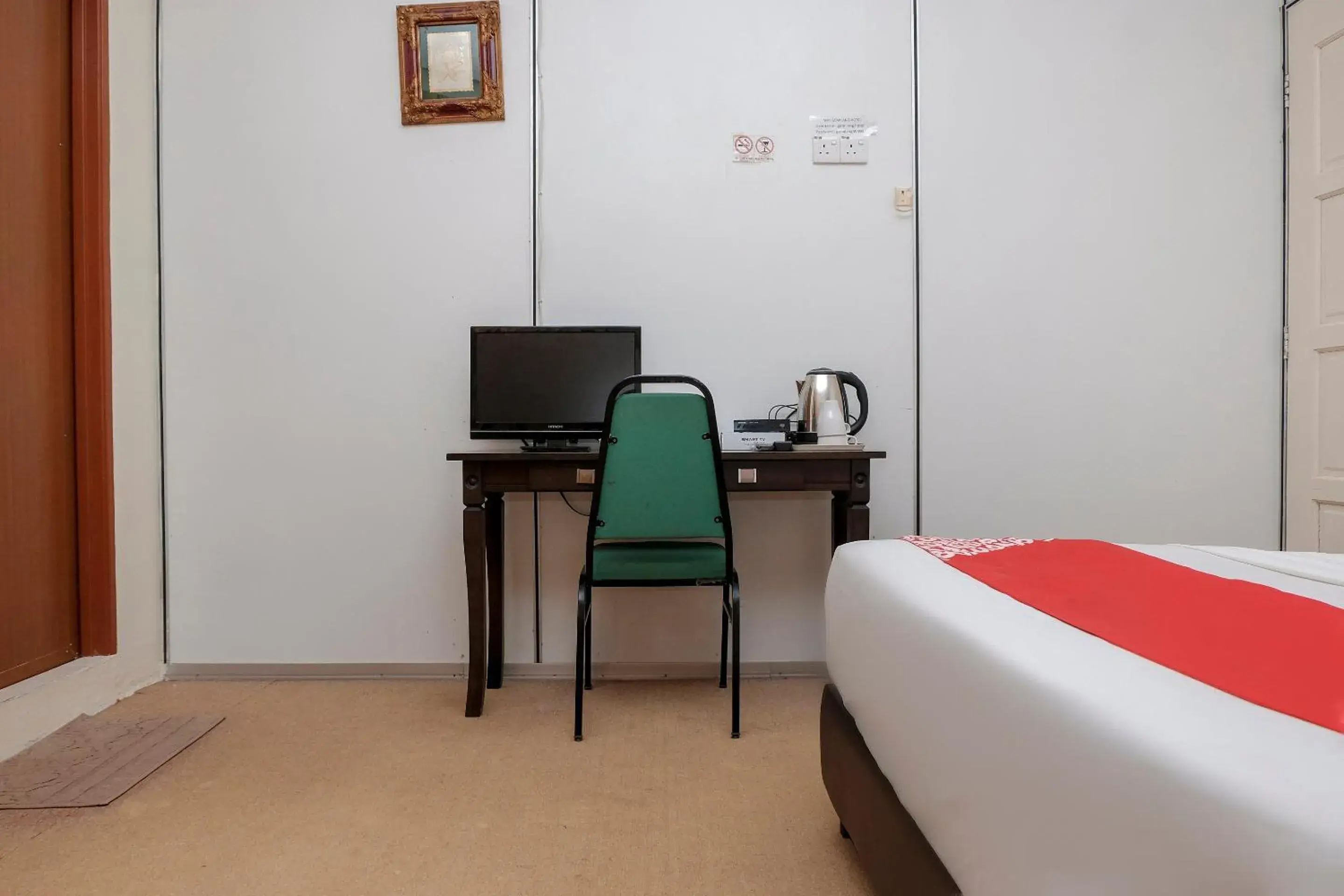 Bedroom, Bed in OYO 90180 Gemilang Hotel Kerteh Bedroom, Bed in OYO 90180 Gemilang Hotel Kerteh