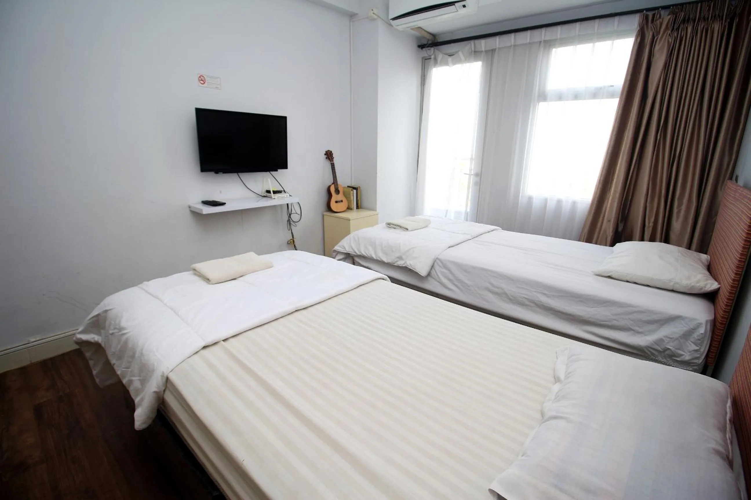 Bed in Easton Park Residence by Mustika