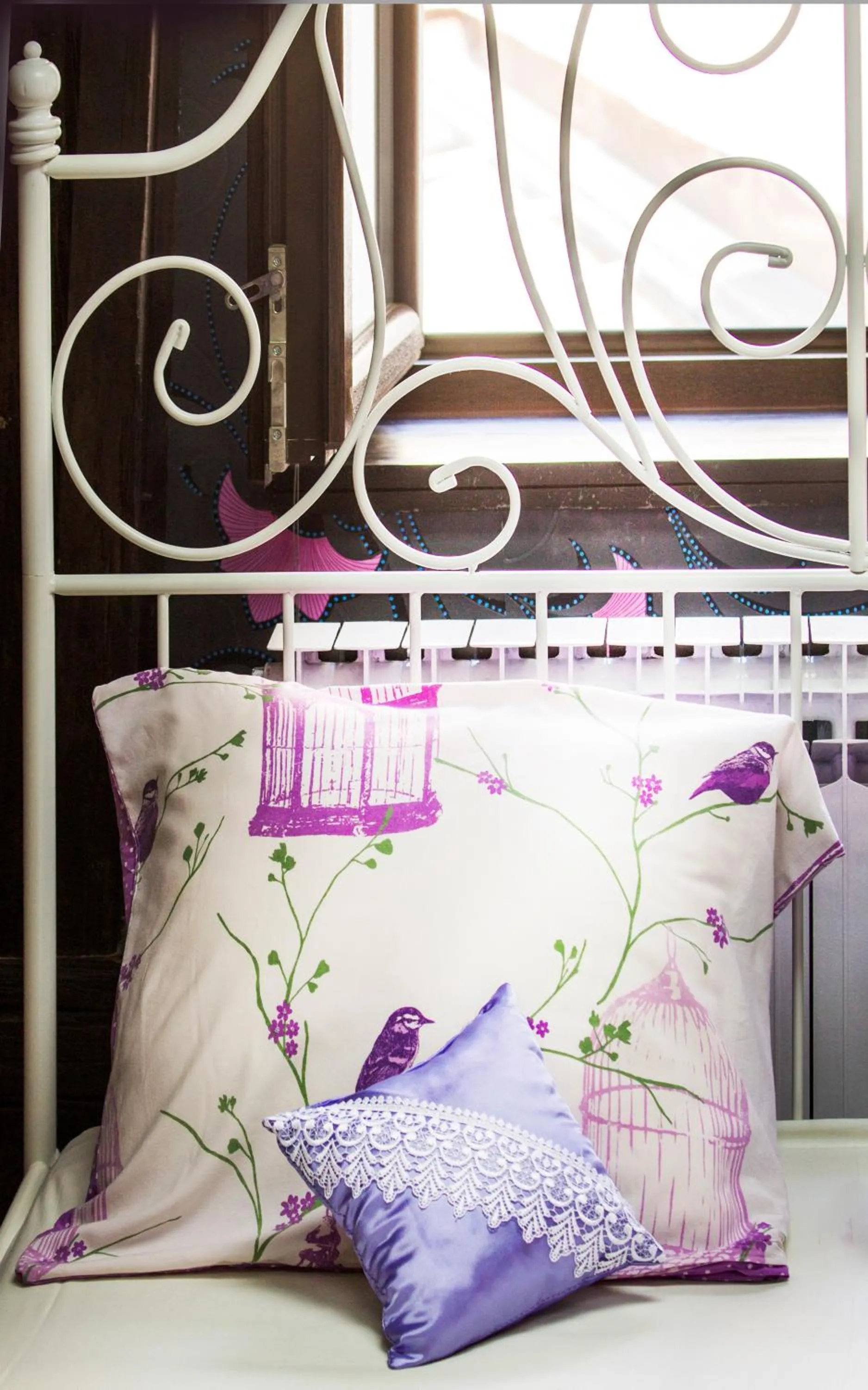 Decorative detail, Bed in Hostel Centar