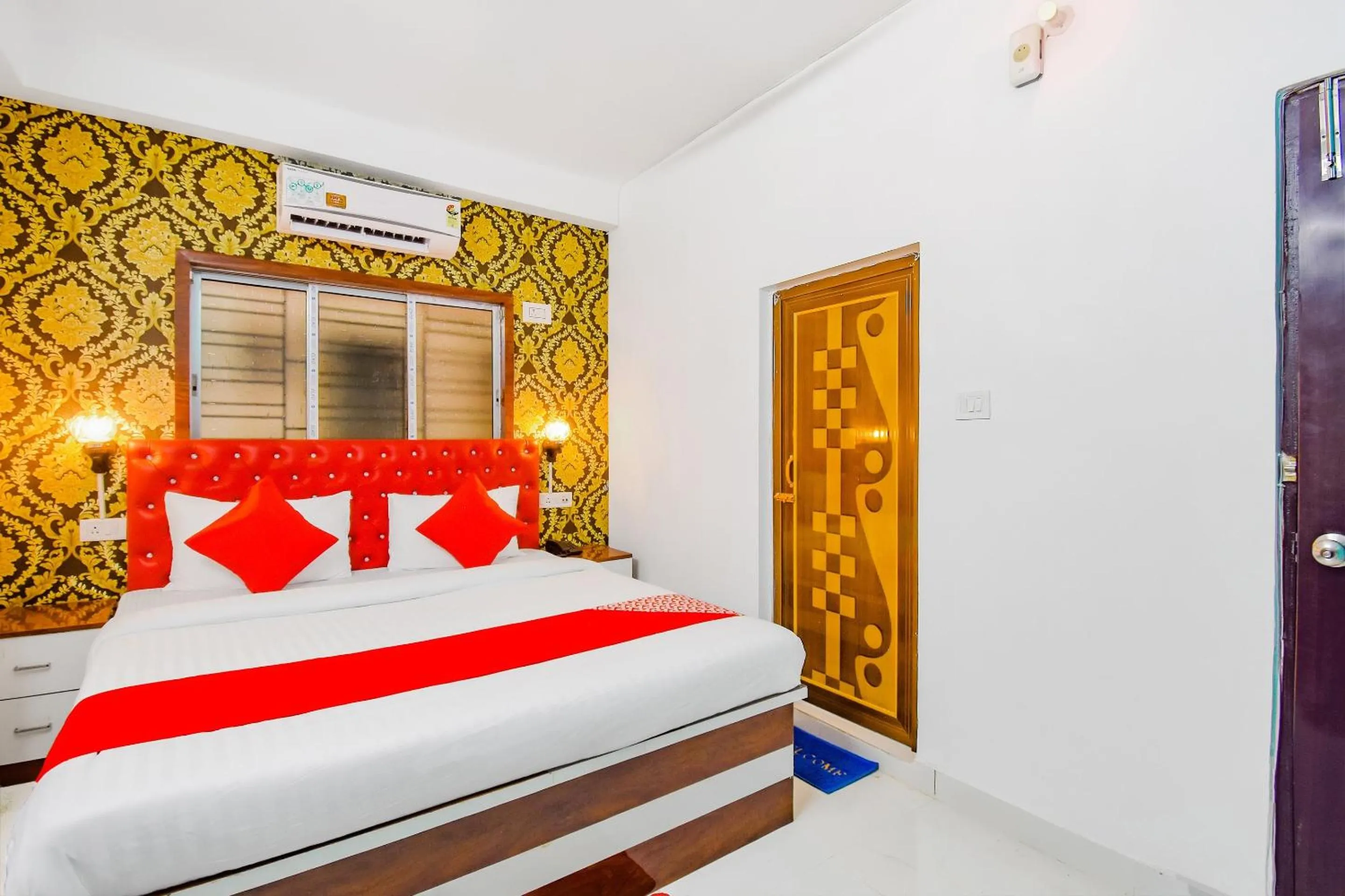 Bedroom, Bed in Super Hotel O Royal Palace