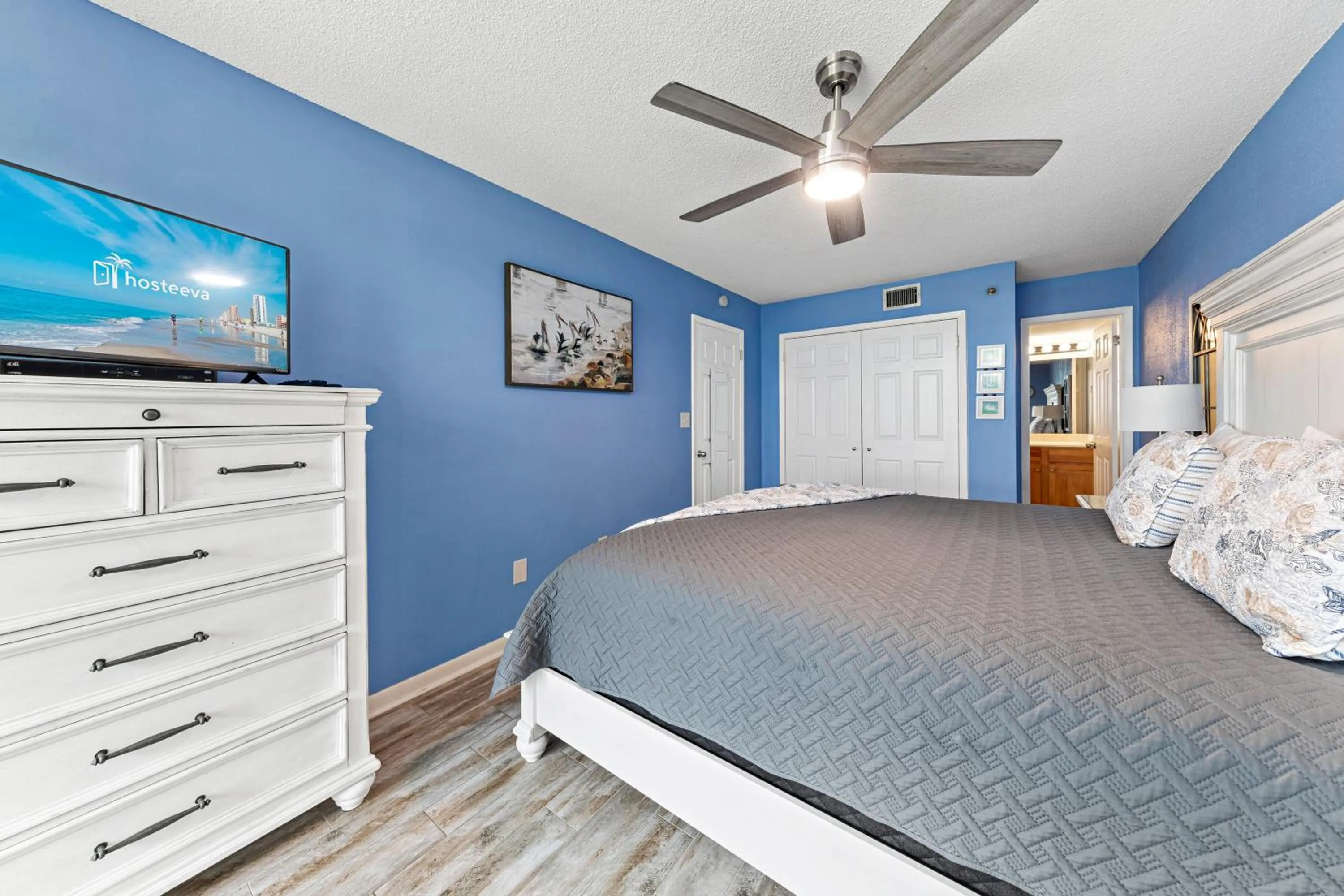 Bedroom, Bed in Phoenix II 2012