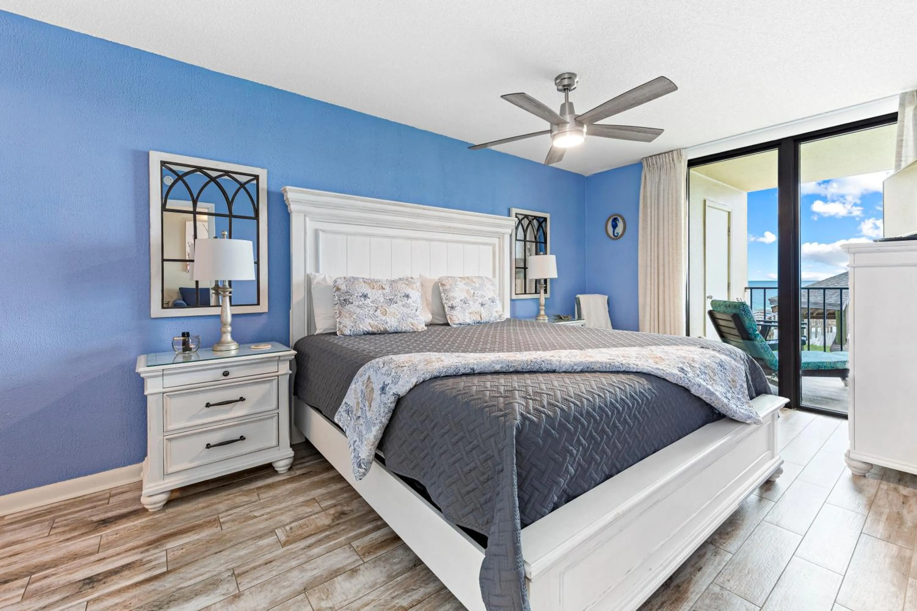 Bedroom, Bed in Phoenix II 2012