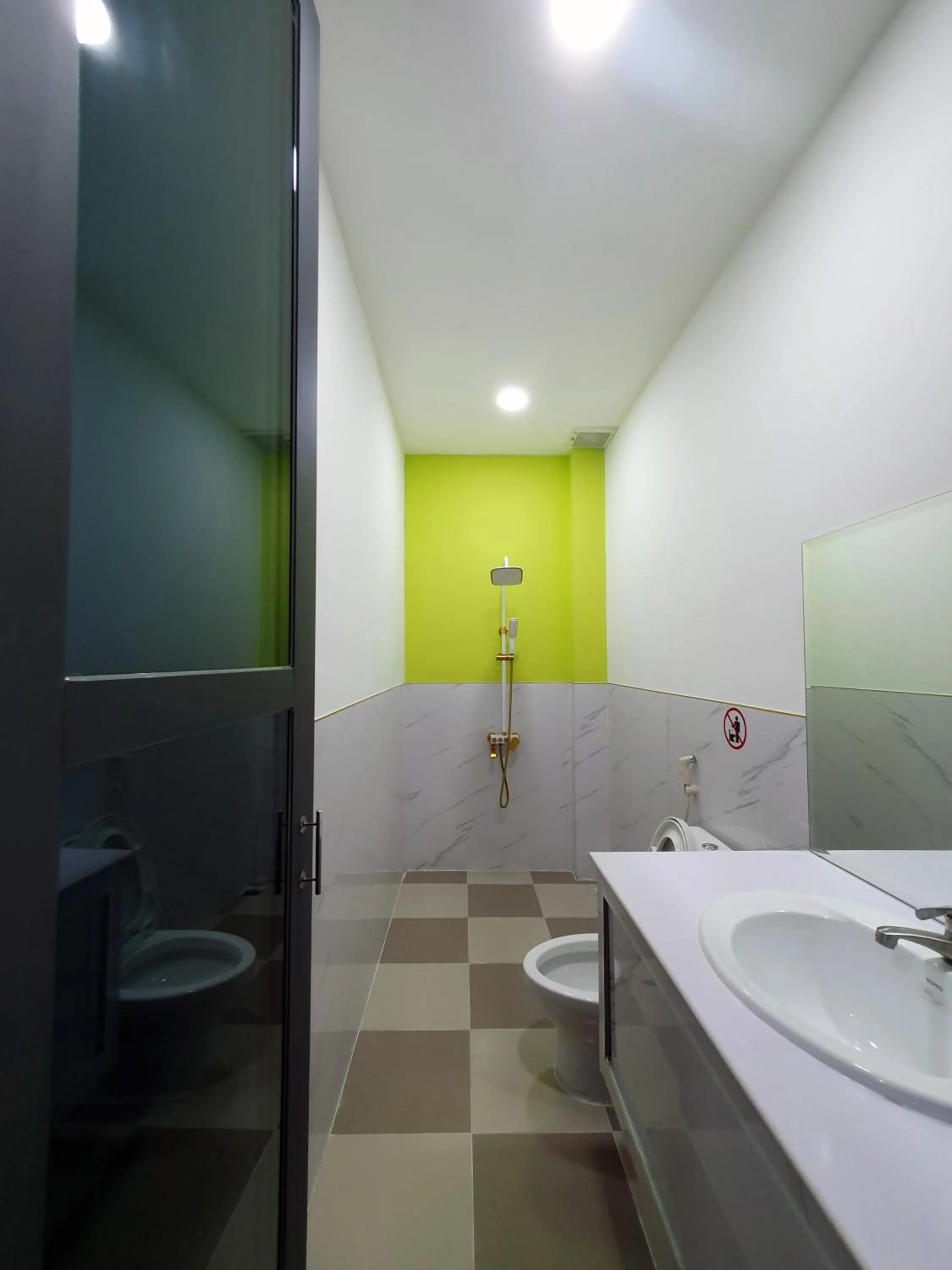 Bathroom in Hero Hostel & Billiards