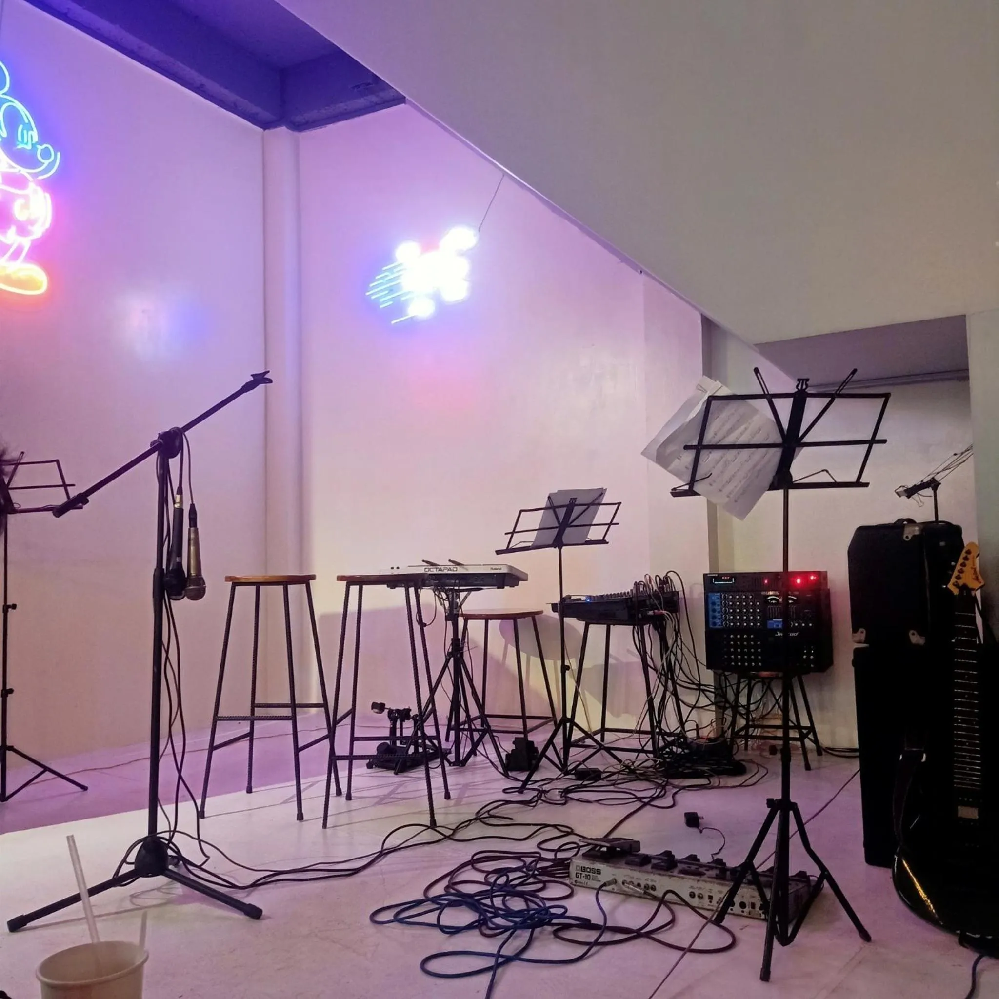 Evening entertainment in Hero Hostel & Billiards